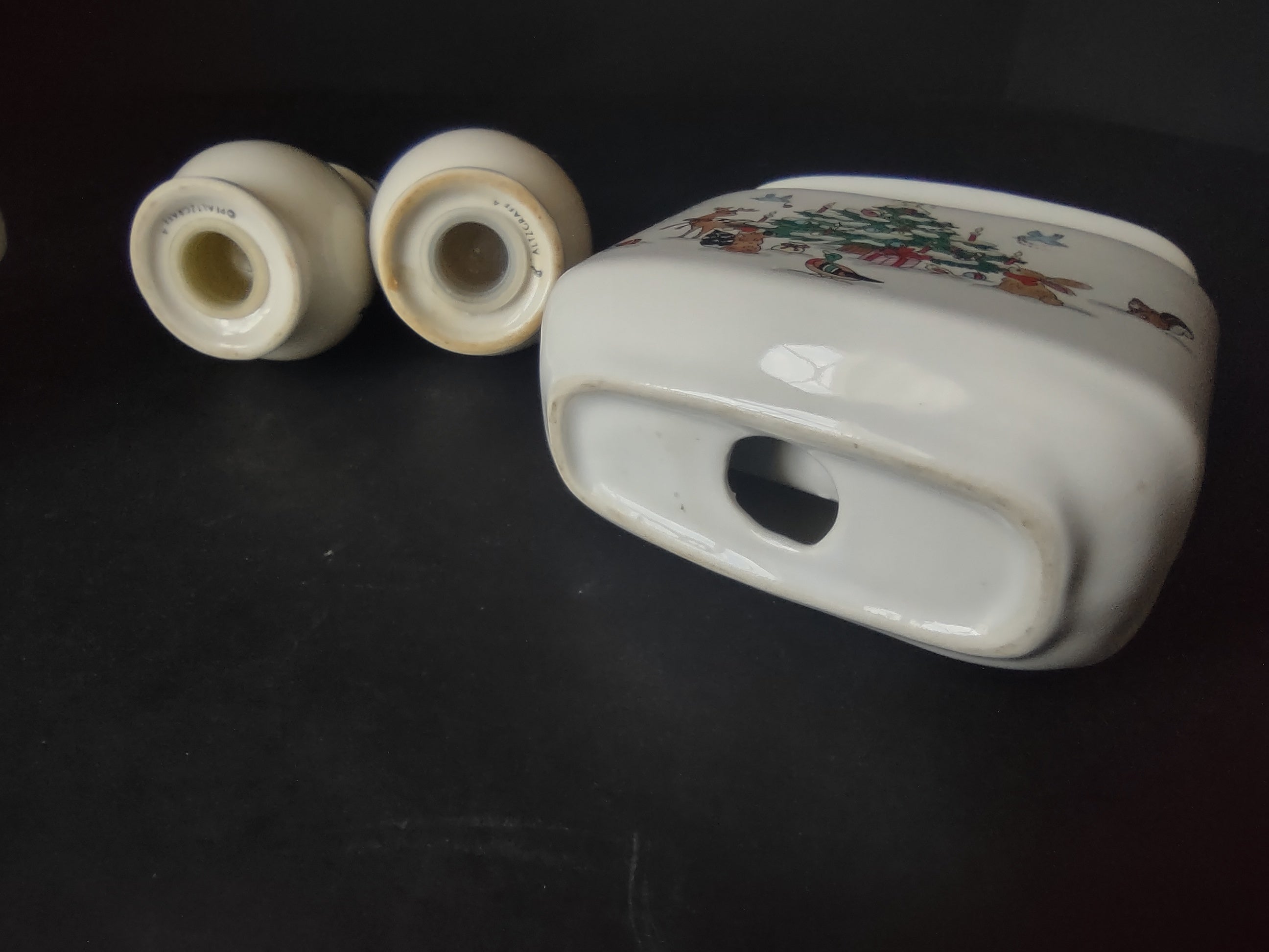 Pfaltzgraff Christmas Gravy Bowl Napkin Holder Salt Pepper Holder (lot 1160)