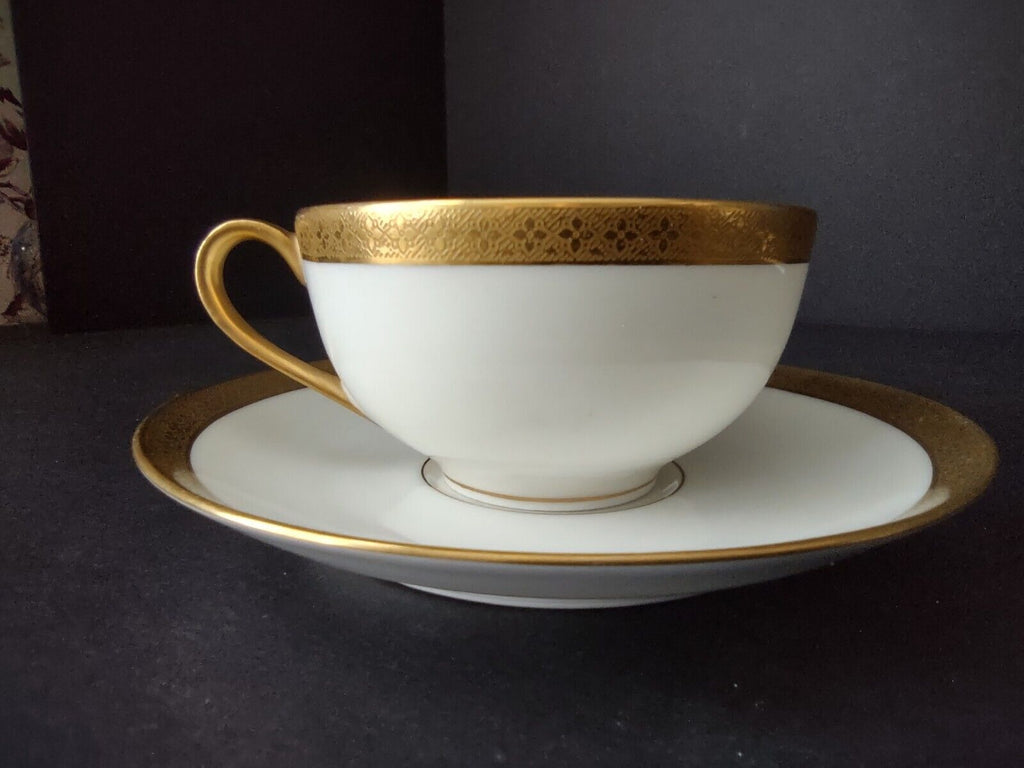 Haviland Limoges France Sophisticated Gold Trim White Teacup & Saucer (lot 656)