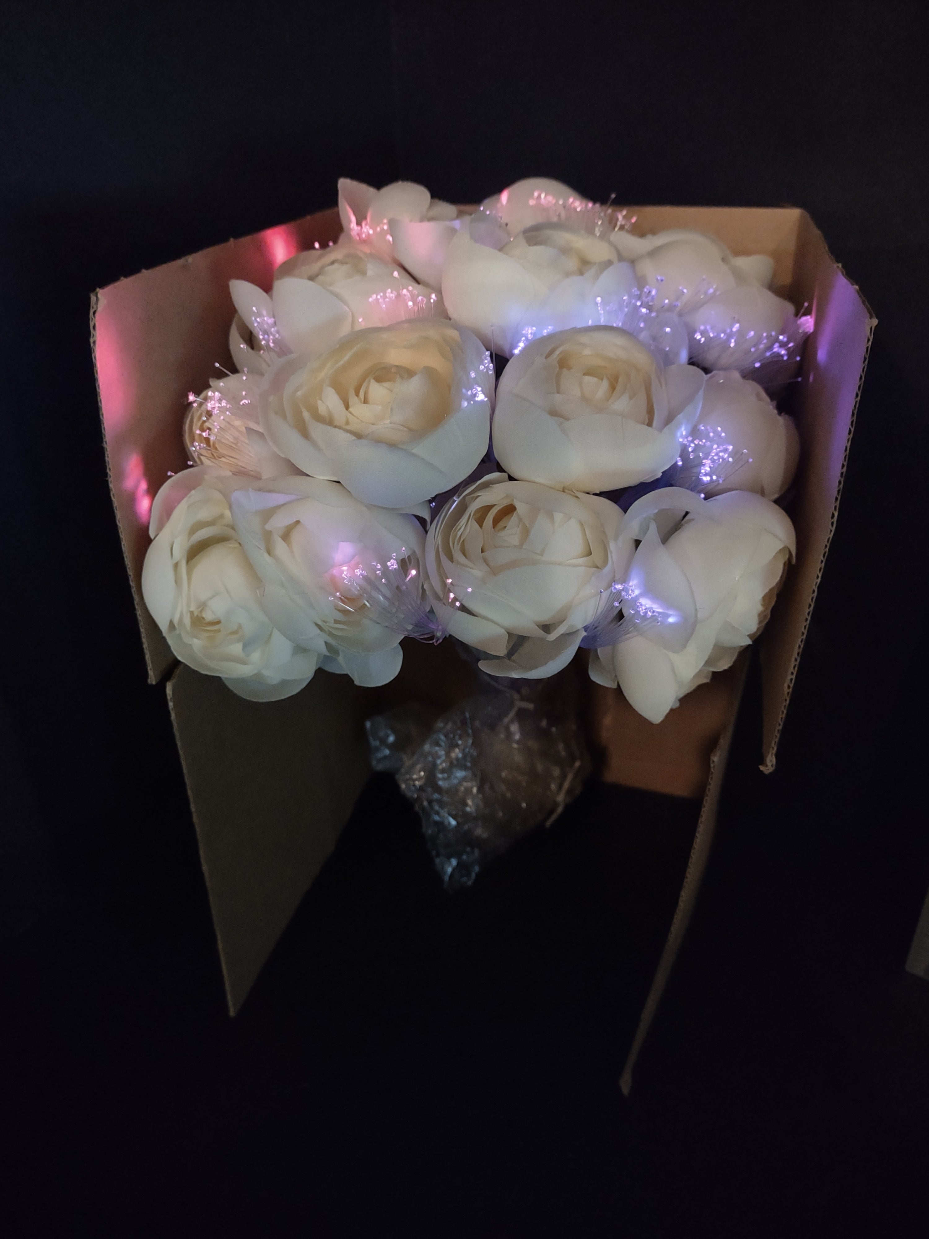 Avon Valentine's Day Fiber Optic Bouquet Flowers White Ranunculus (lot 2553j)