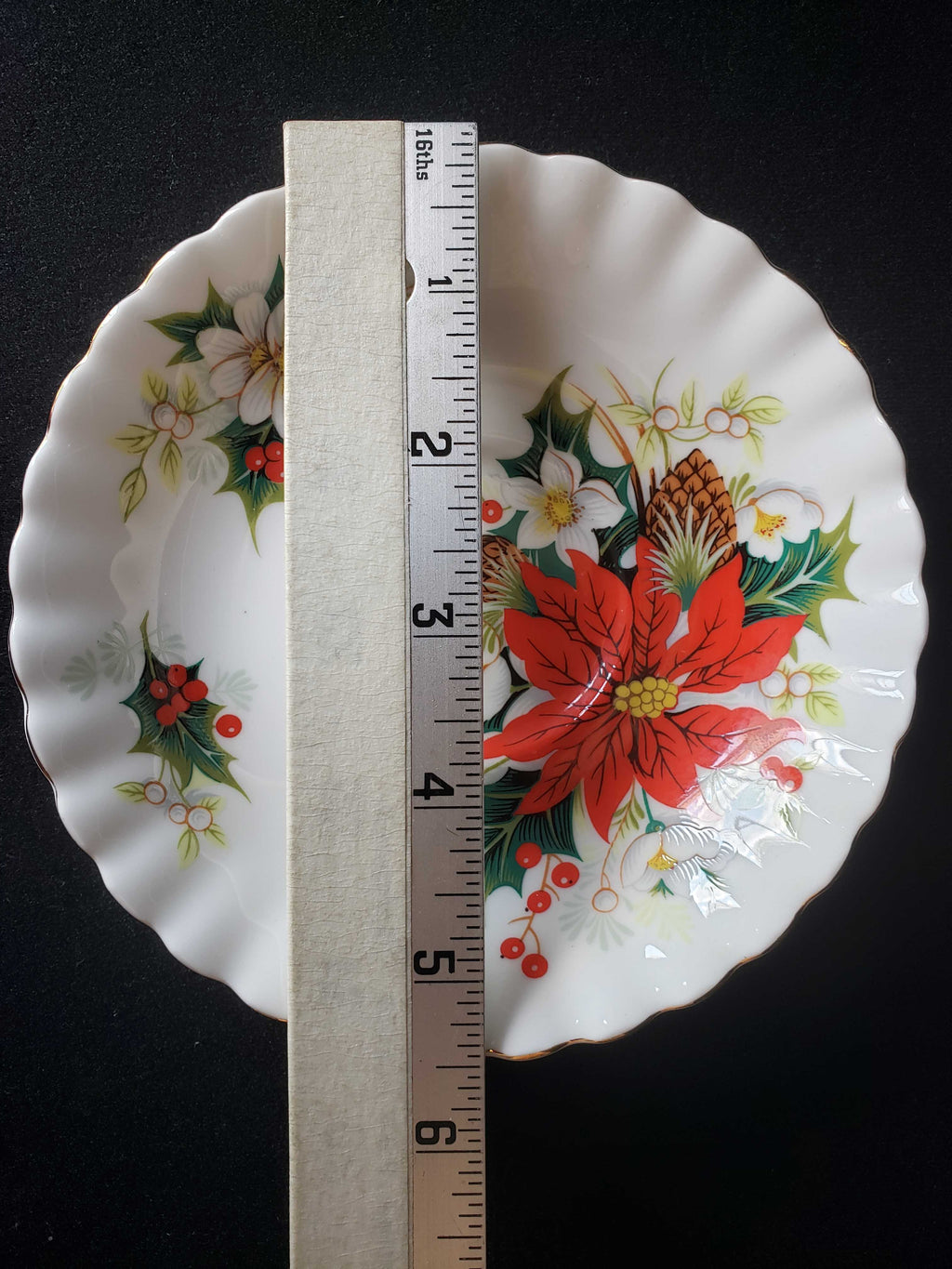 Vintage Royal Albert Bone China Yuletide Saucer ONLY (lot 2014)