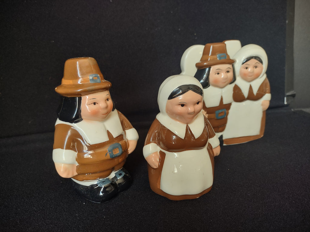 The Pilgrim Pair Thanksgiving Set Salt Pepper Shaker Napkin Holder (lot 2236)