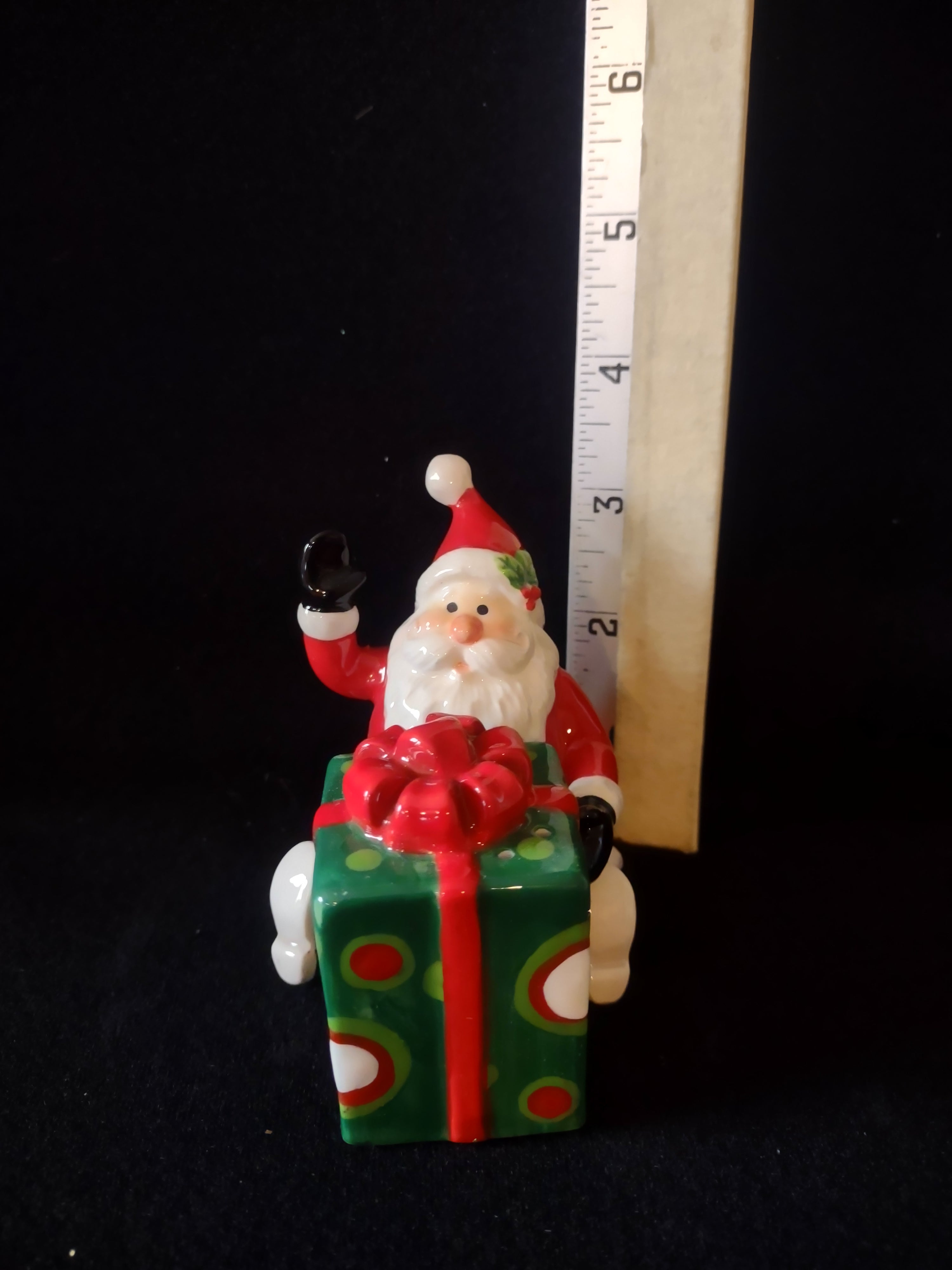 Vintage Christmas Fitz Floyd Santa Claus Present Salt Pepper Shaker (Lot 4677)