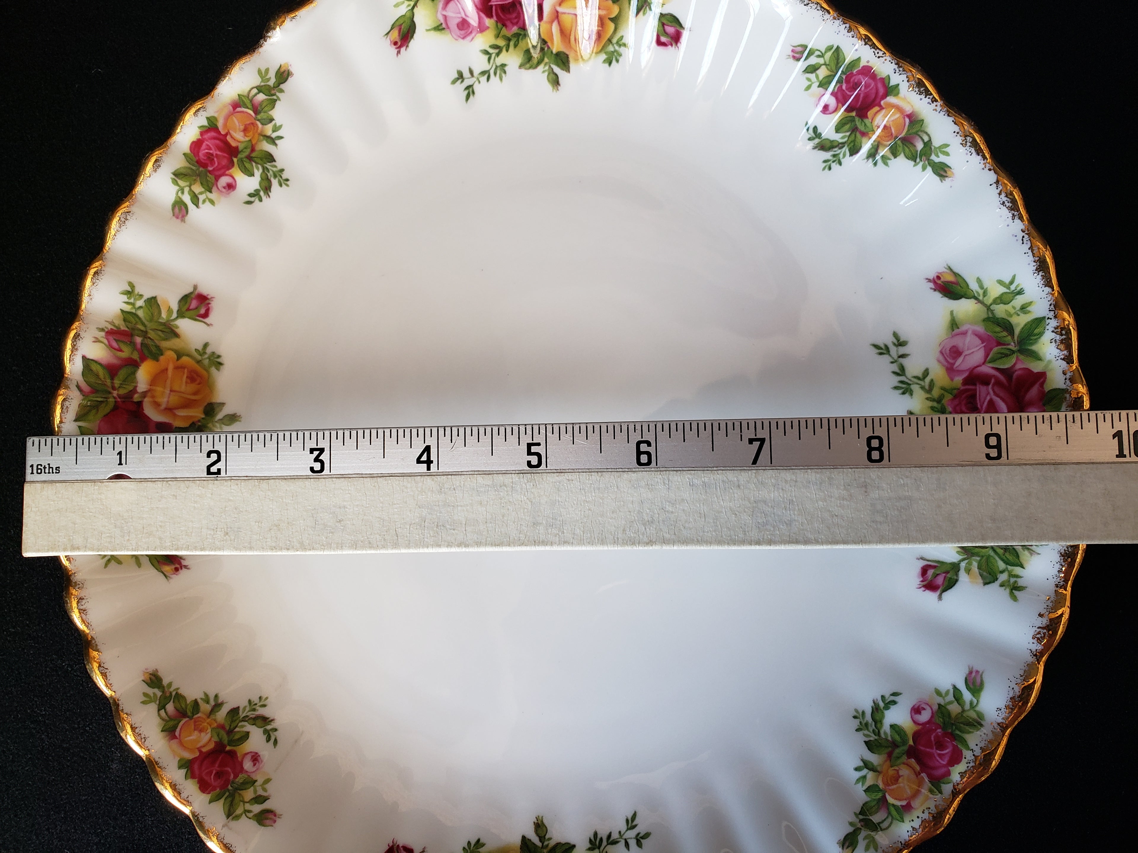 Vintage Royal Albert Cake Plate Old country Roses Gold Trim (lot 2043)