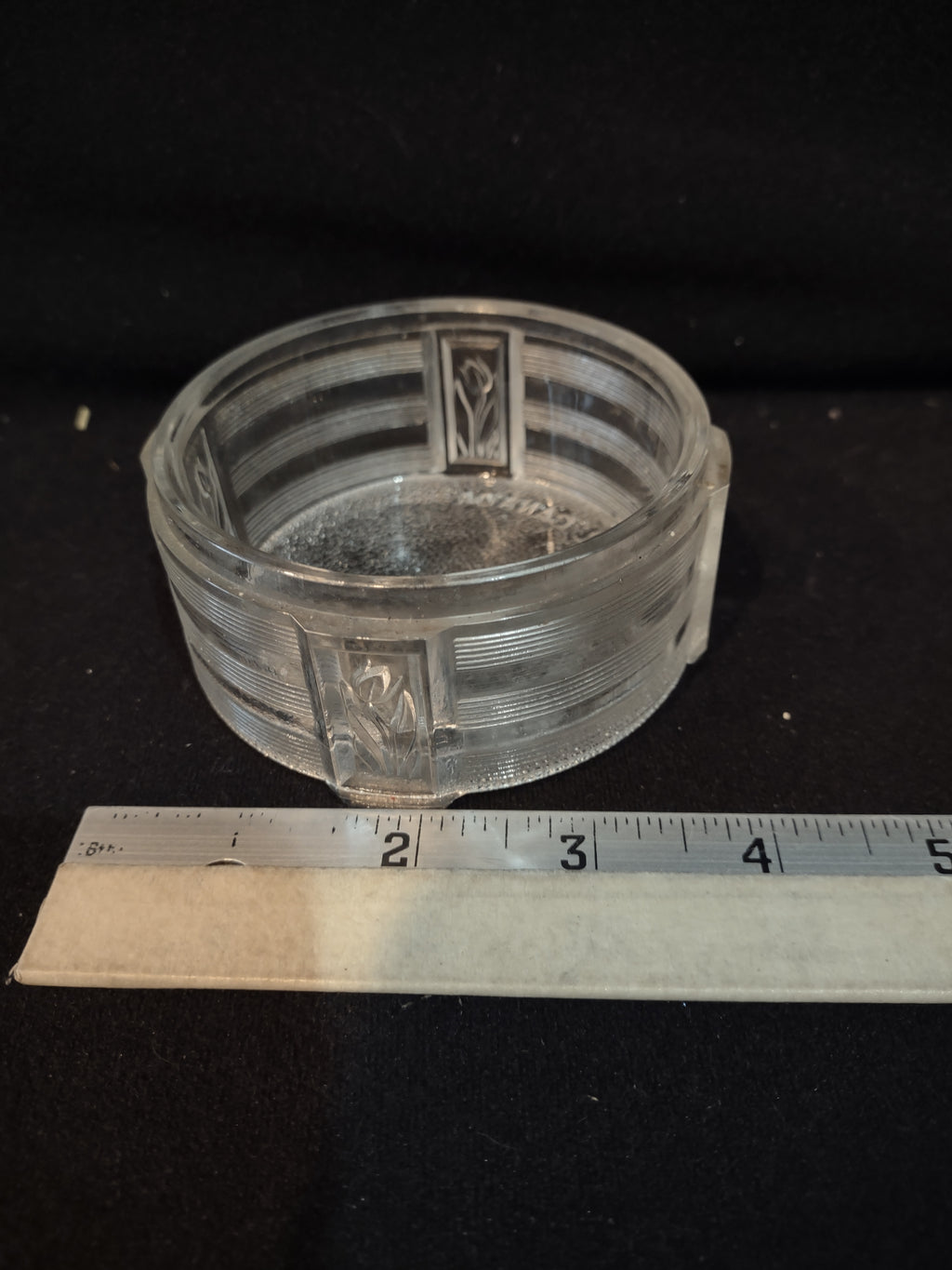 Vintage Art Deco Glass Powder Vanity Jar Ribbed Lines Embossed Tulip (Lot 5342)