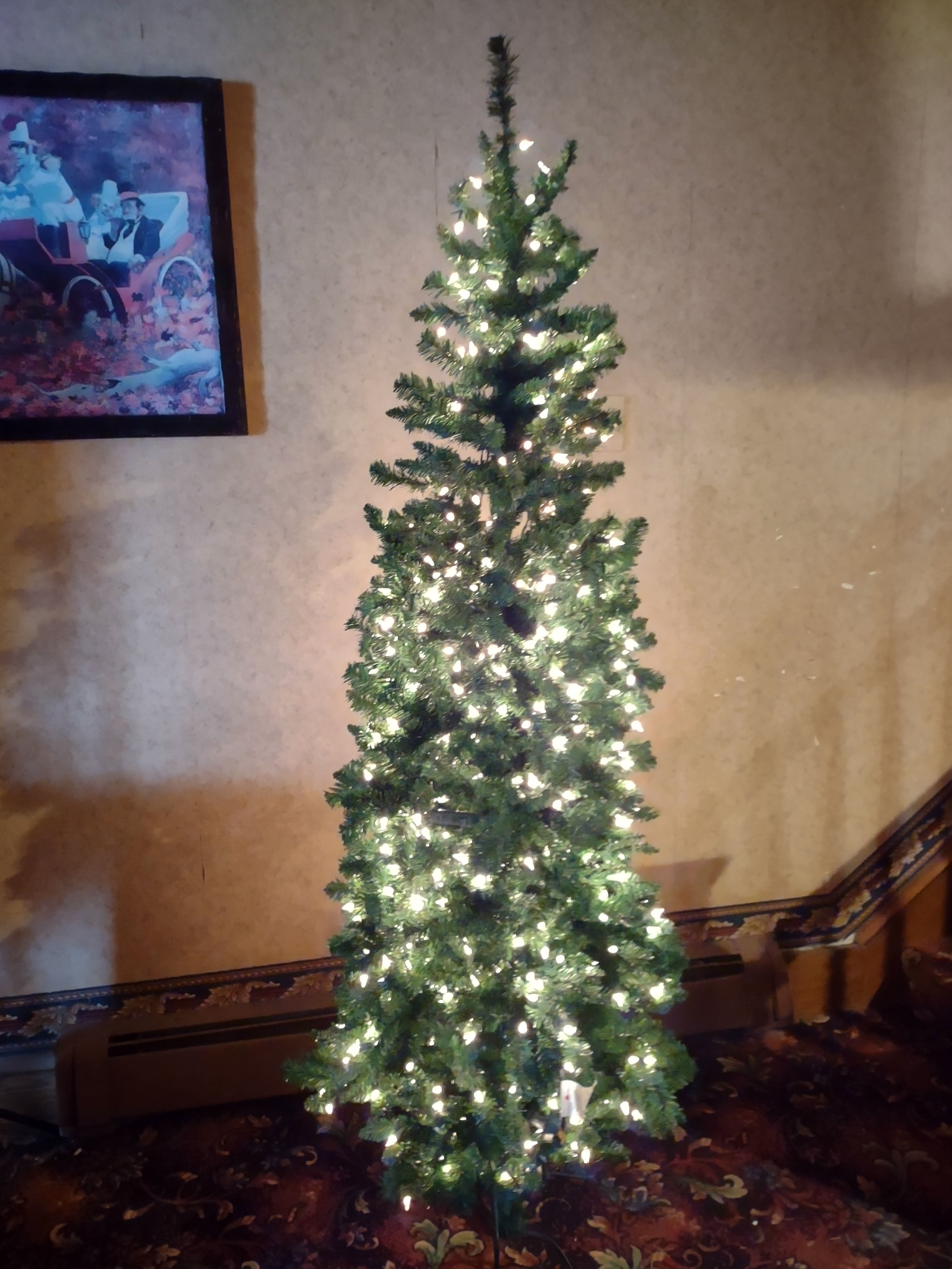 Christmas Slim Artificial Prelit 6 ft Tree (lot 3408)