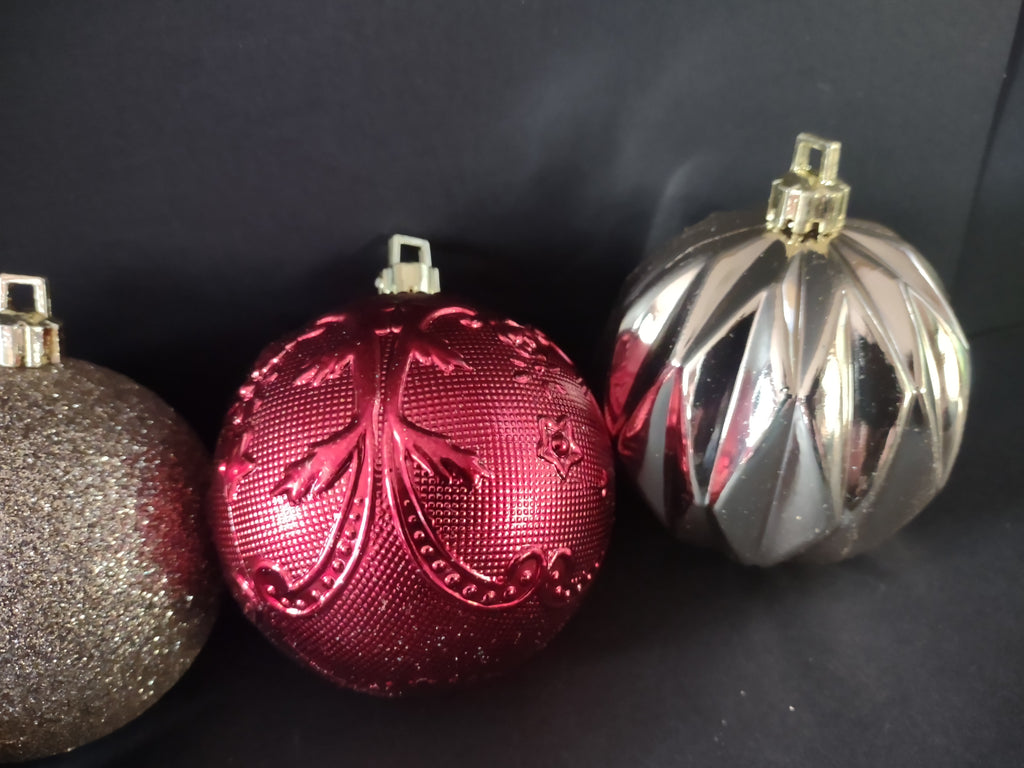 Vintage Shatterproof Plastic Christmas Ornaments Red Brown 48 ct. (lot 1623)