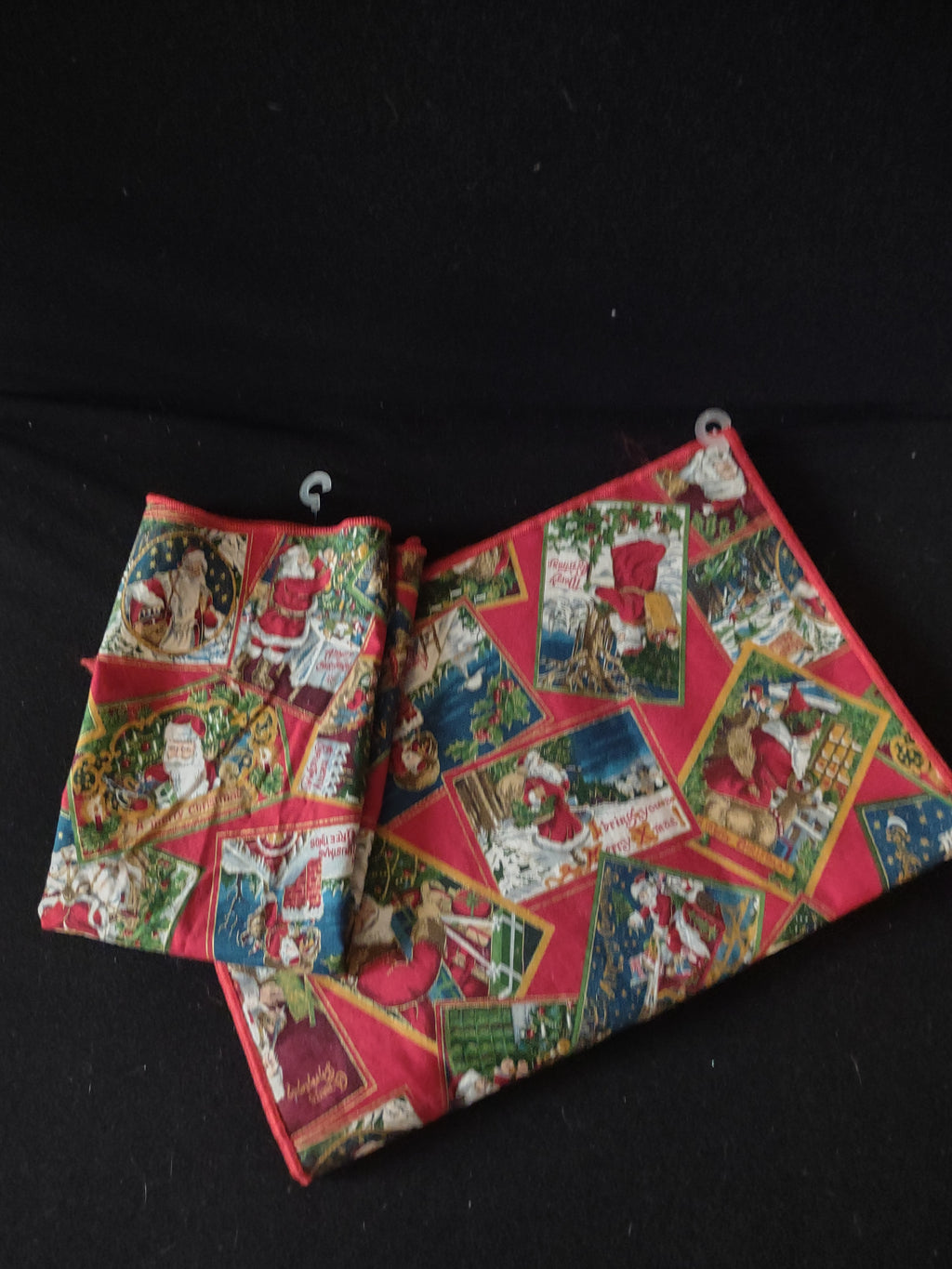 Christmas Red Santa 13x17 Reversible Placemats 16x16 Napkins Set Of 2 (Lot 4571)