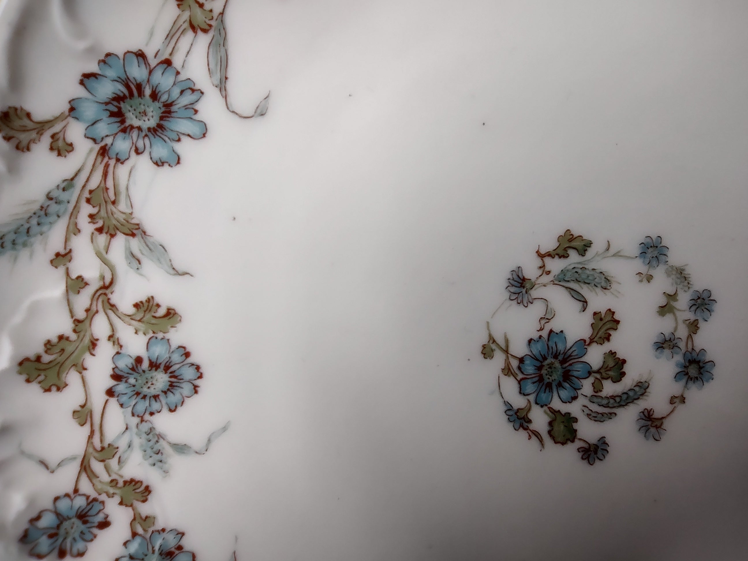 Haviland Limoges Dessert Plate Blue Flower French Chic (lot 994)