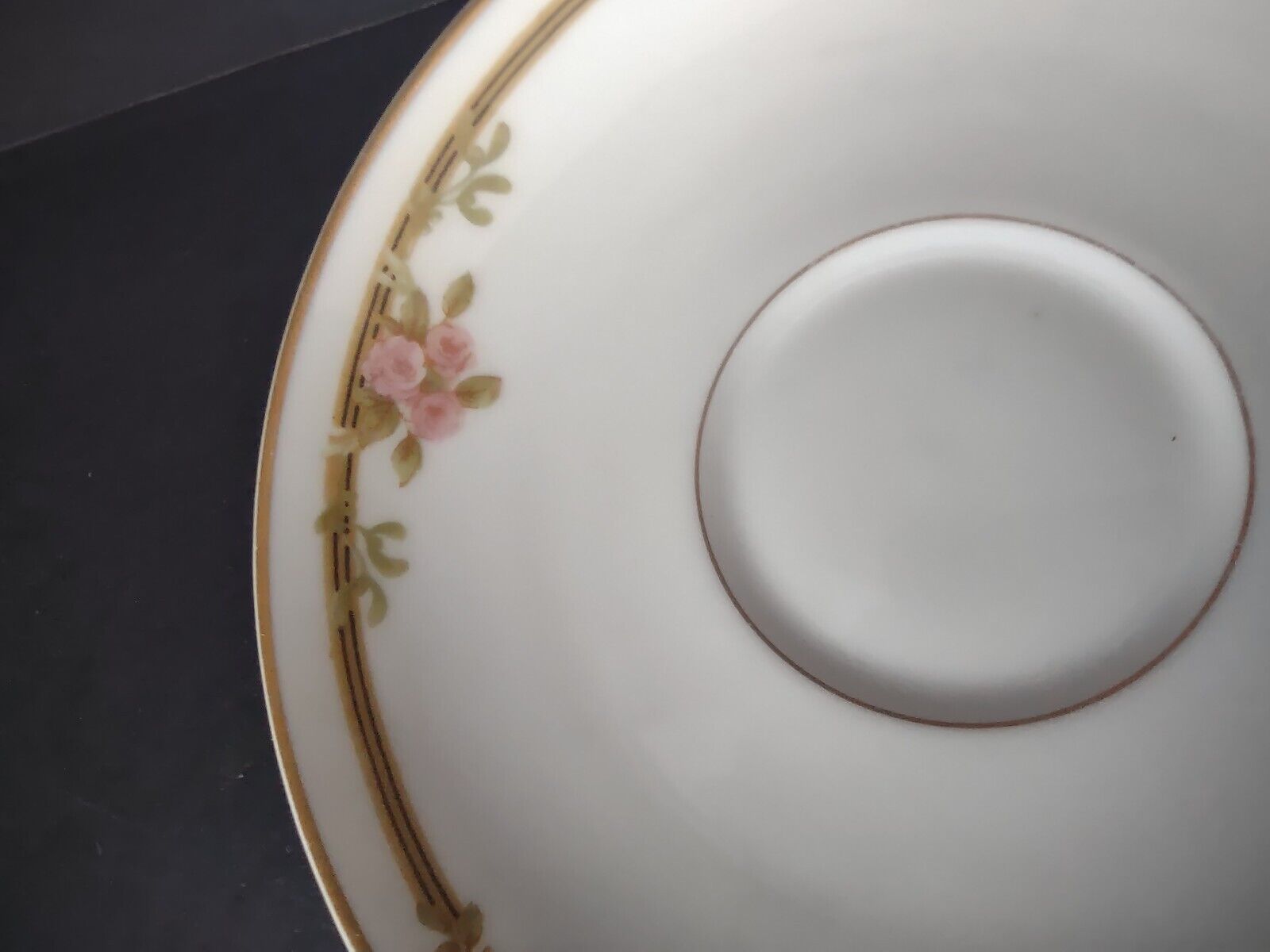 Haviland Limoges Schleiger 625 A Red Rose 2 x Saucer 5-3/4" (lot 540