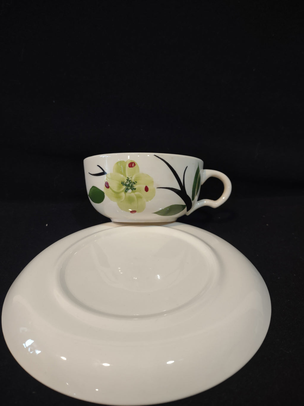 Vintage Dixie Dogwood Pattern Tea Cup Saucer Set Of 4 (Lot 4257)