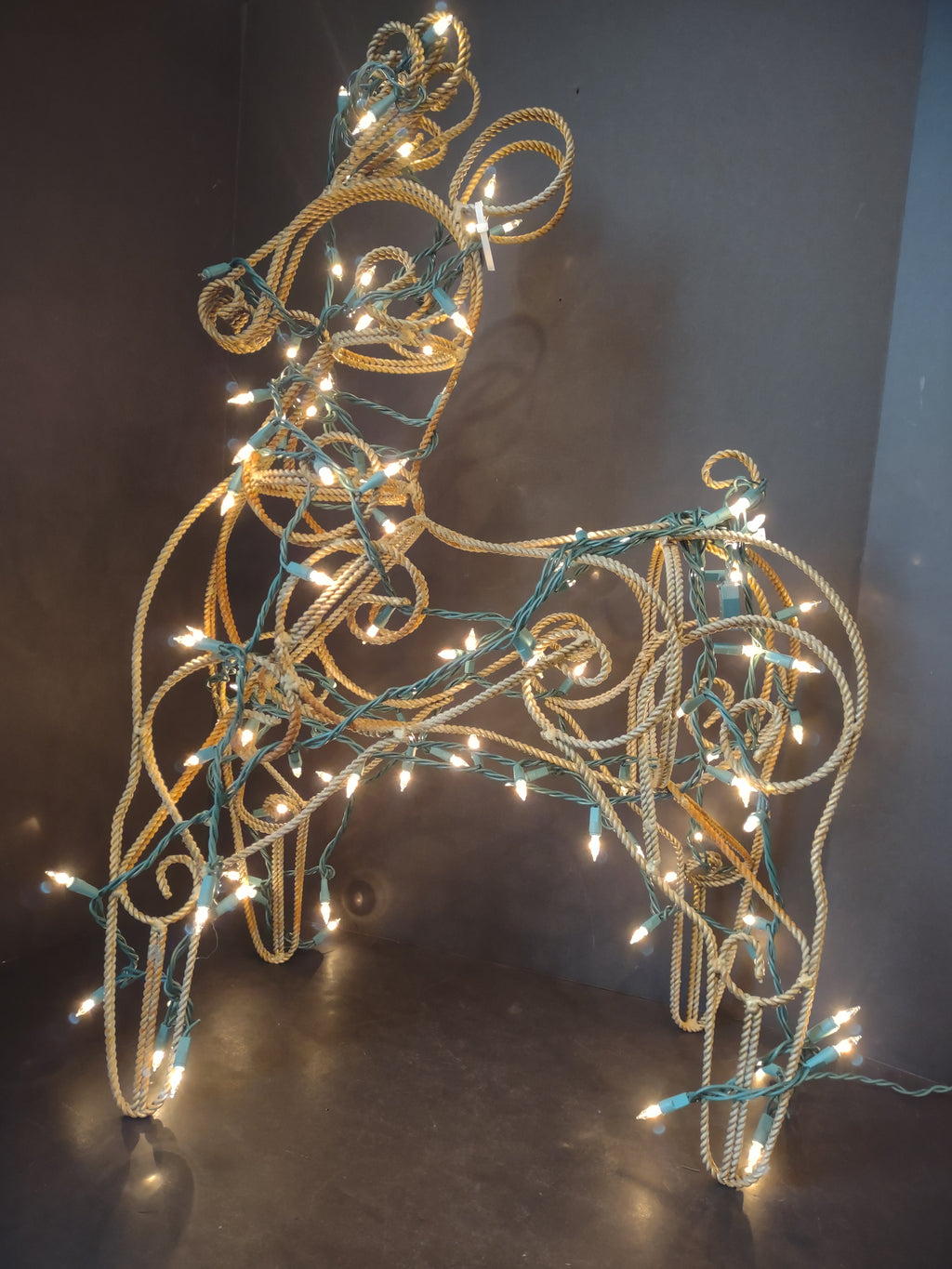 Vintage Metal Christmas Reindeer Light Up 30" (lot 1403)