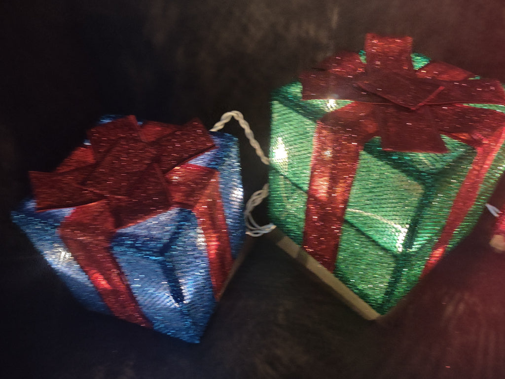 Christmas Tinsel Set of Light Up Present Gift Boxes (lot 1371)