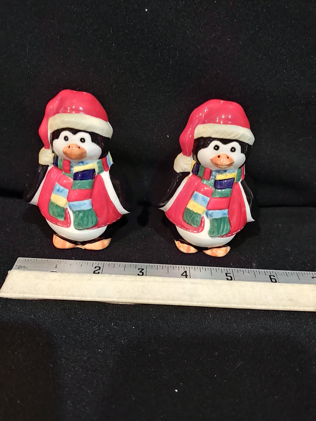 Vintage Christmas Scott's Collectables Penguin Salt Pepper Santa Hat (Lot 4105)