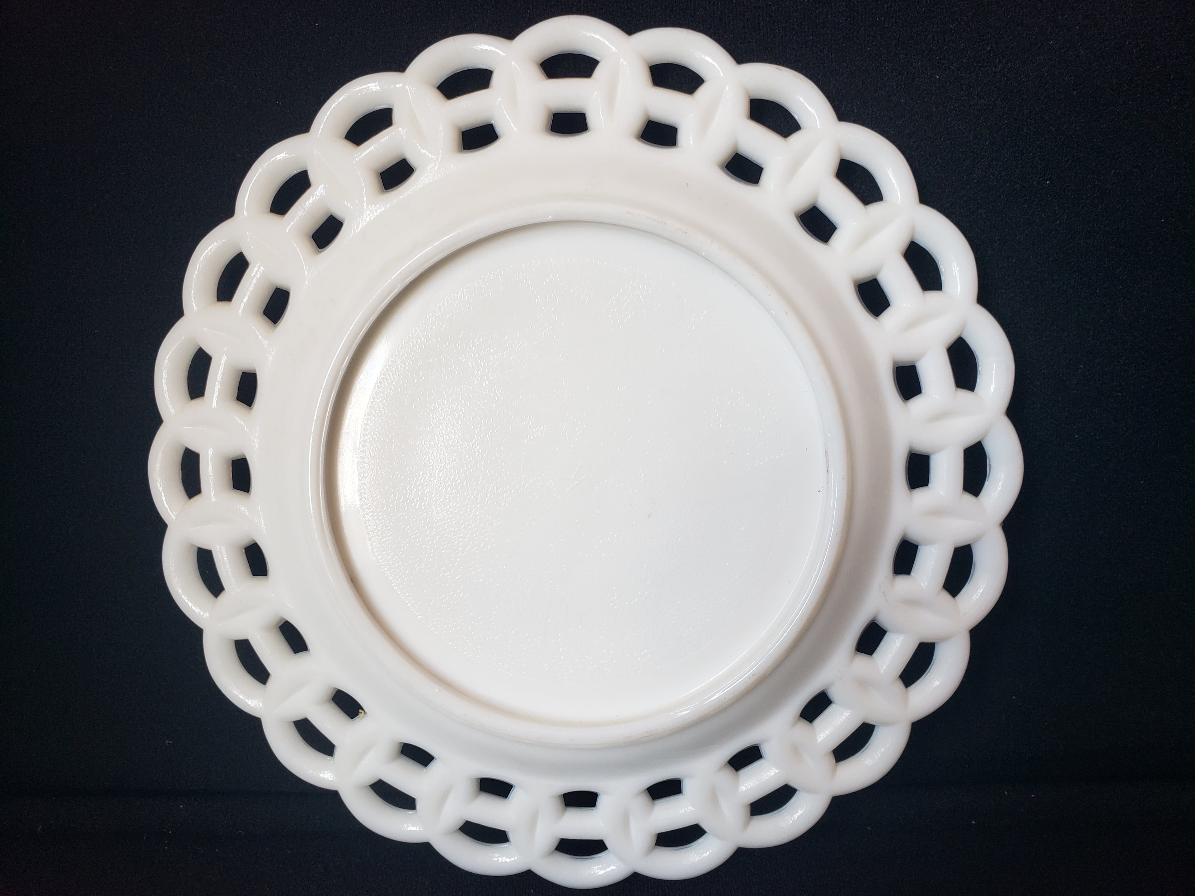 Vintage Kemple Birds Motif Milk Glass Wall Plate (lot 2190)