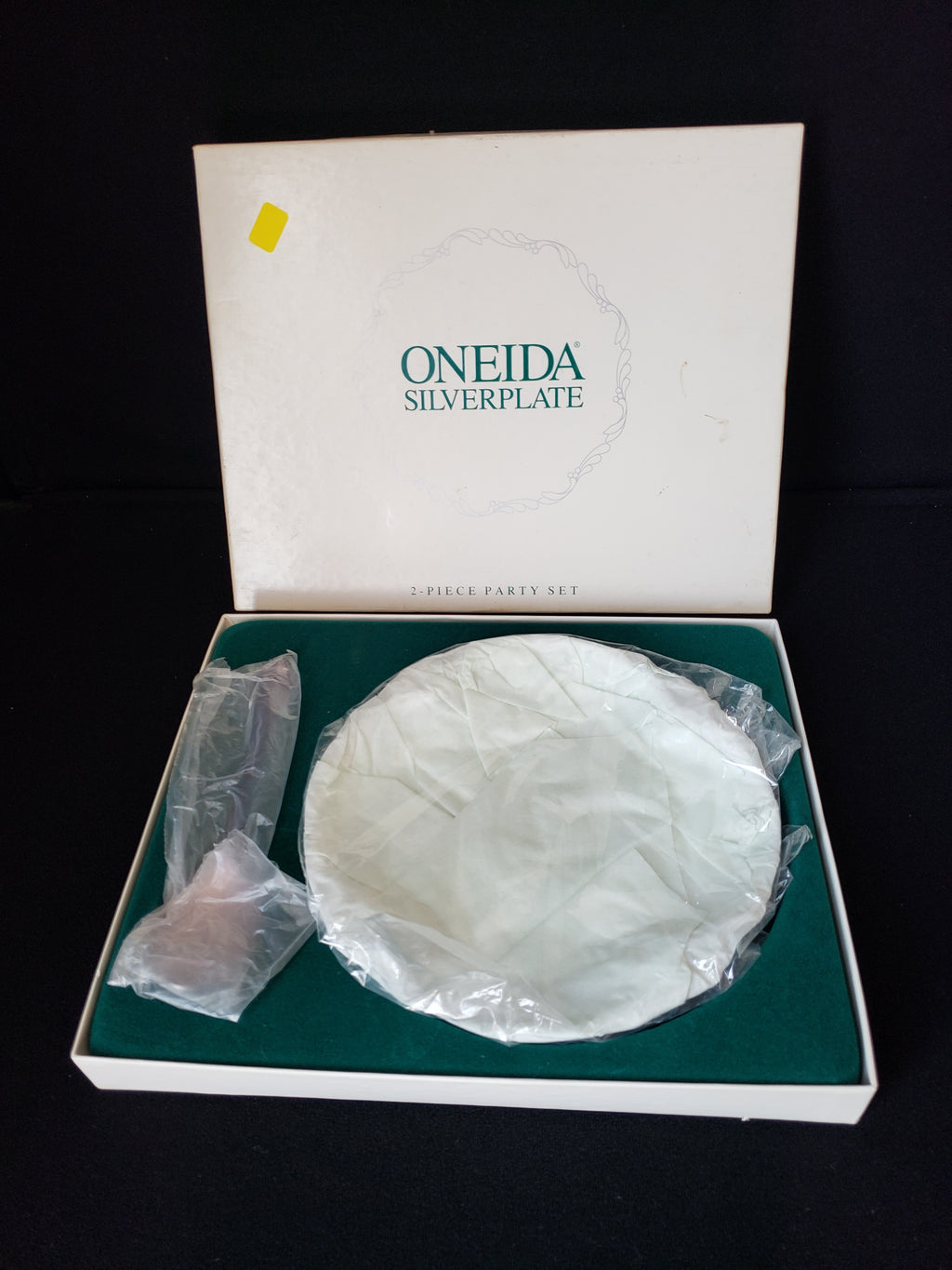 Vintage Oneida Silverplated 2 piece Party Dessert Set Tray Spoon (lot 2169)