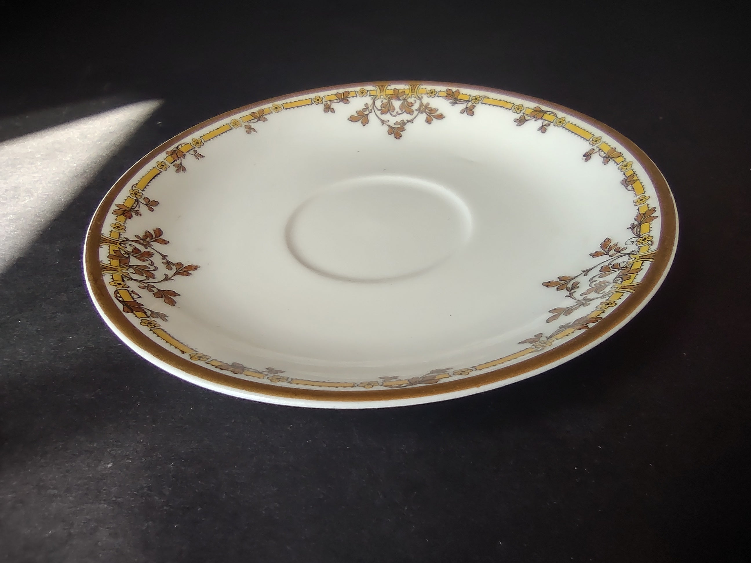 Haviland Limoges Saucer Brown Yellow Design (lot 1054)