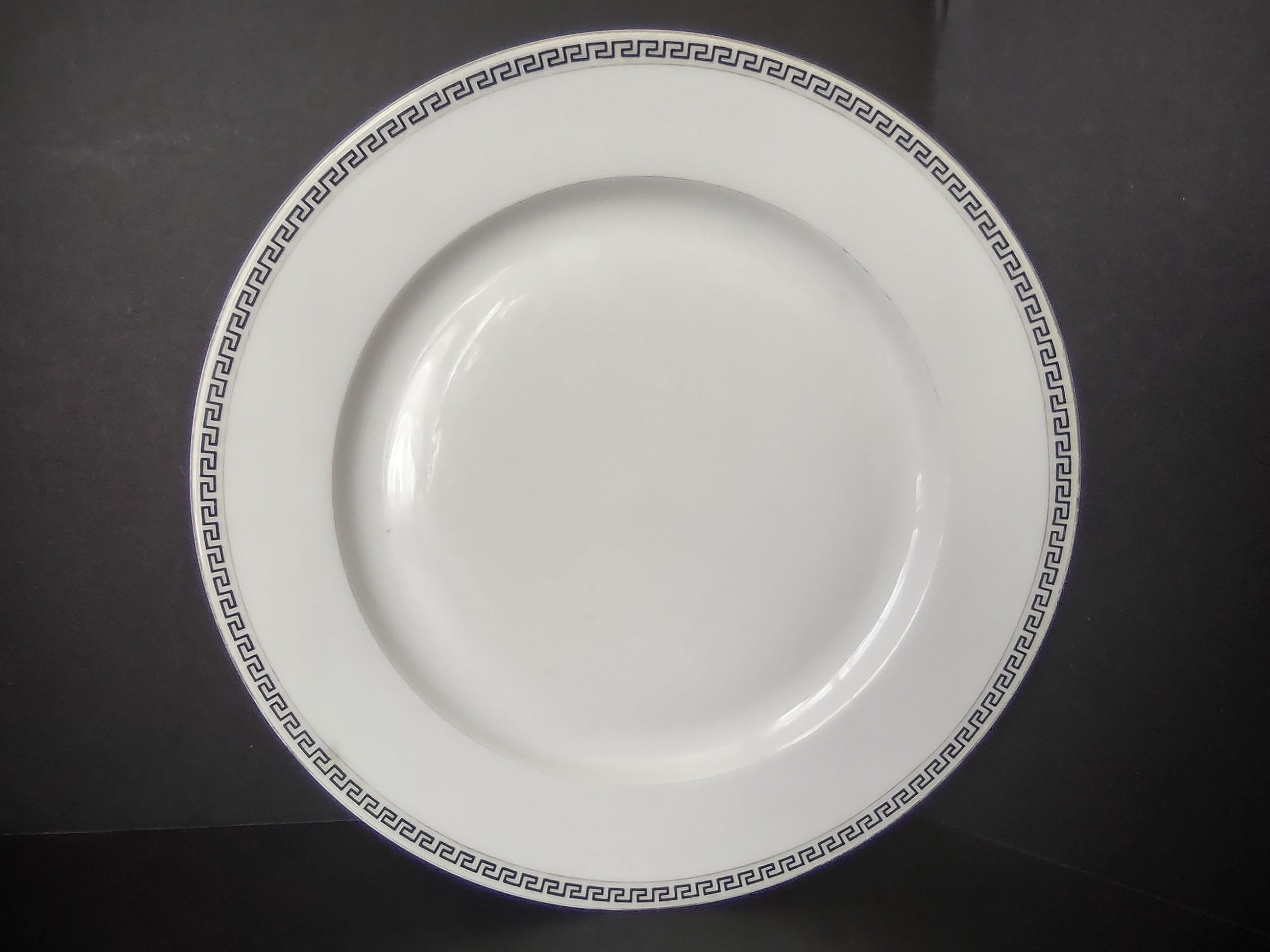T & V Limoges France Dinner Plate Gold Black Decor (lot 1068)