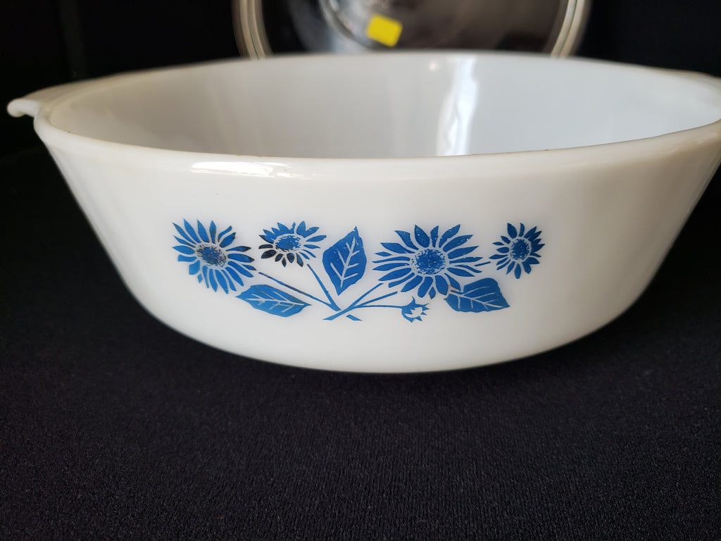 Anchor Hocking Fire King 2 Qt #438 Casserole Dish with Lid Cornflower (lot 2164)