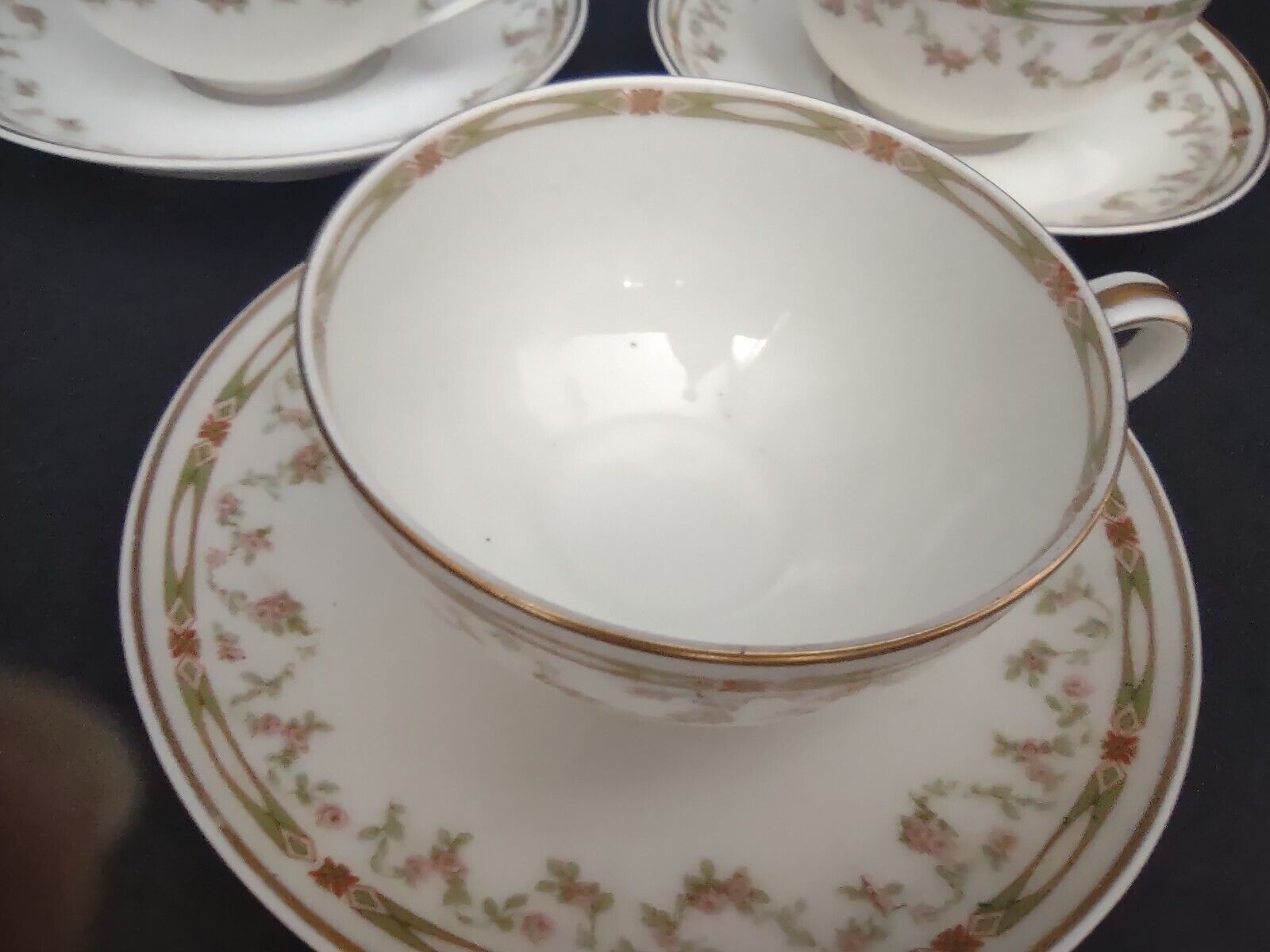 Haviland Limoges Schleiger 346 Red Rose 3 x Tea Cup (lot 542)