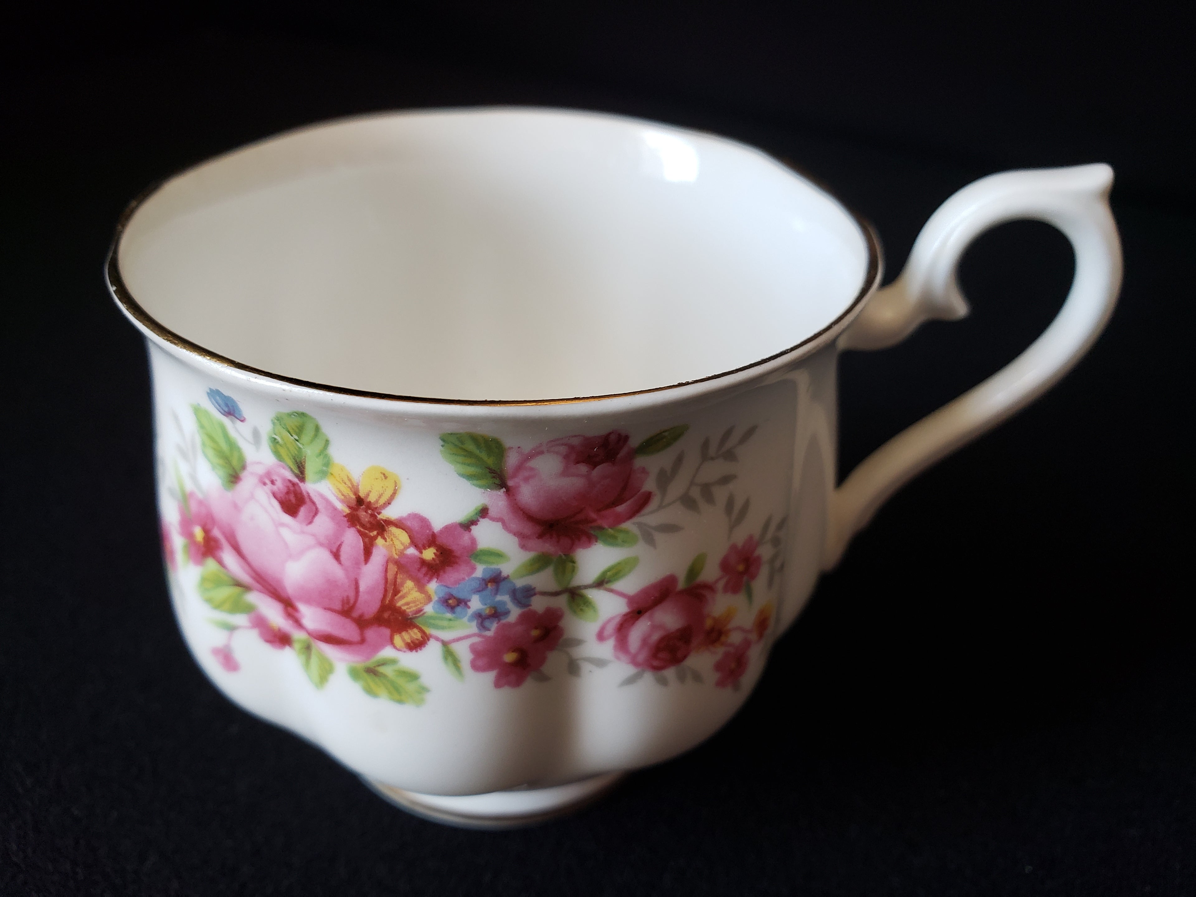 Vintage Royal Albert Rose Bouquet Saucer ONLY (lot 2034)