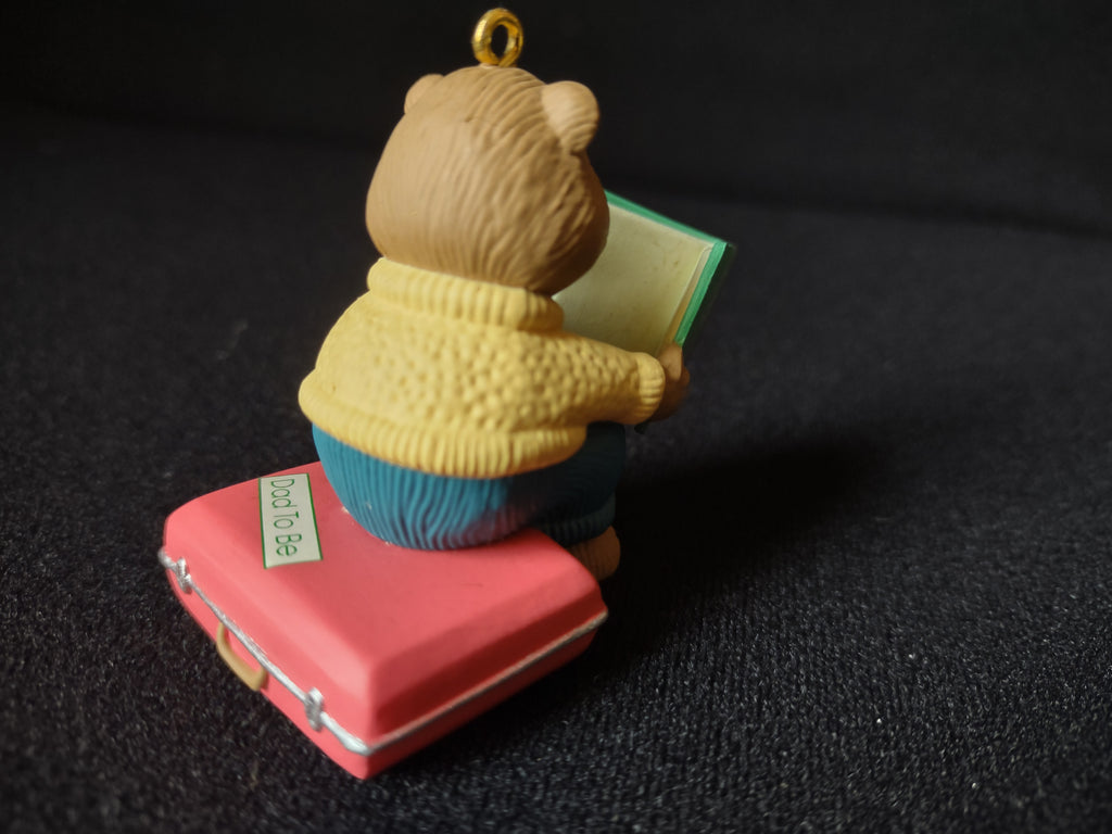 Hallmark 1995 Dad to Be Bear Figurine ornament Christmas (lot 1605)