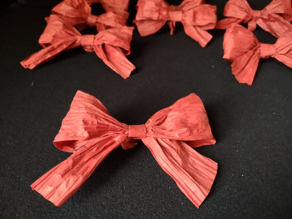 Lot of 40 Christmas Red Paper Bows (lot 1645)