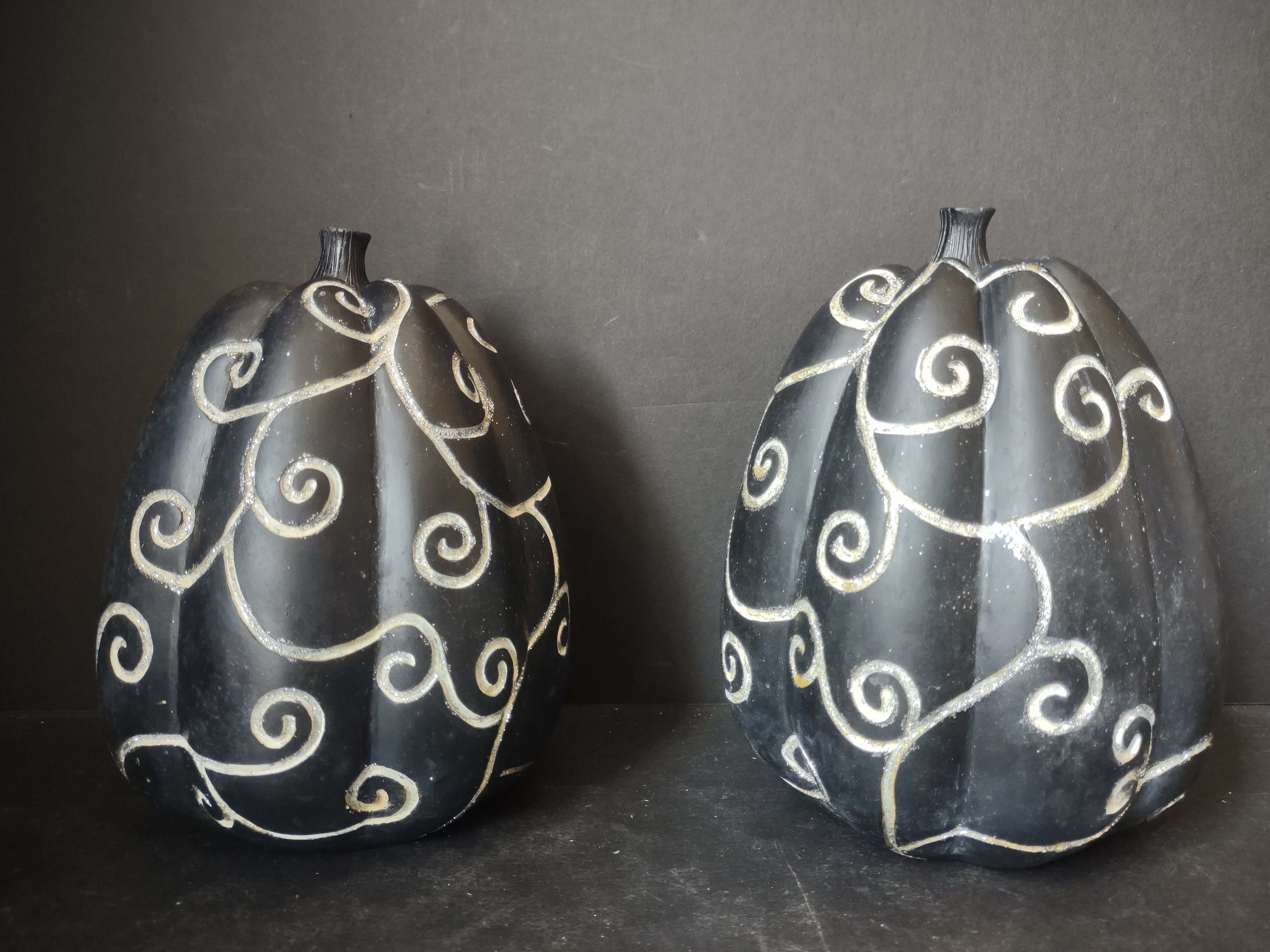 Halloween Black Pumpkin x 2 Silver Scroll Design 8" Polyresin (lot 3000j)