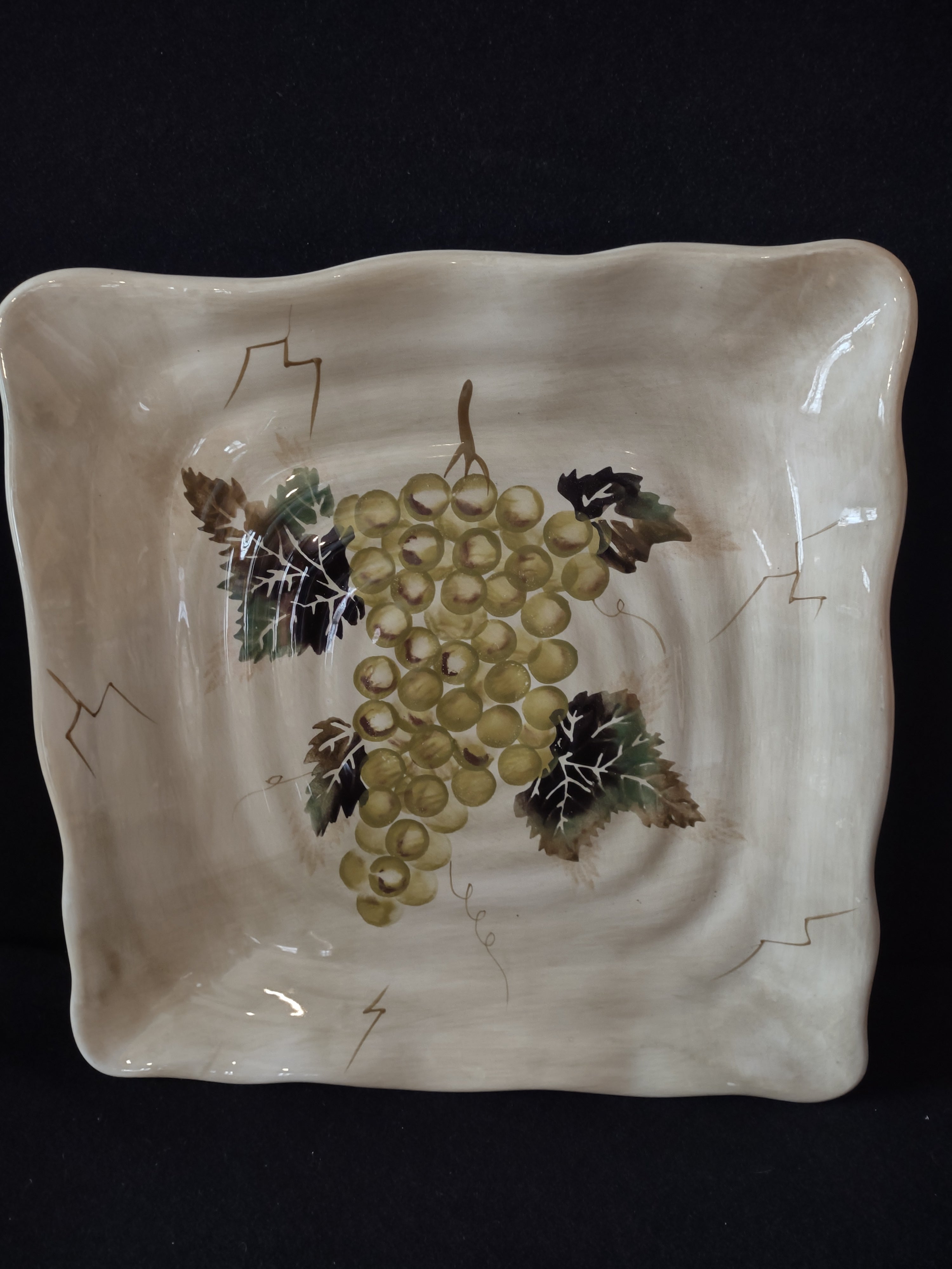 Cabernet Hand Painted Grape 11" Italian Style Square Dinner Plate x 4 (Lot 5248)