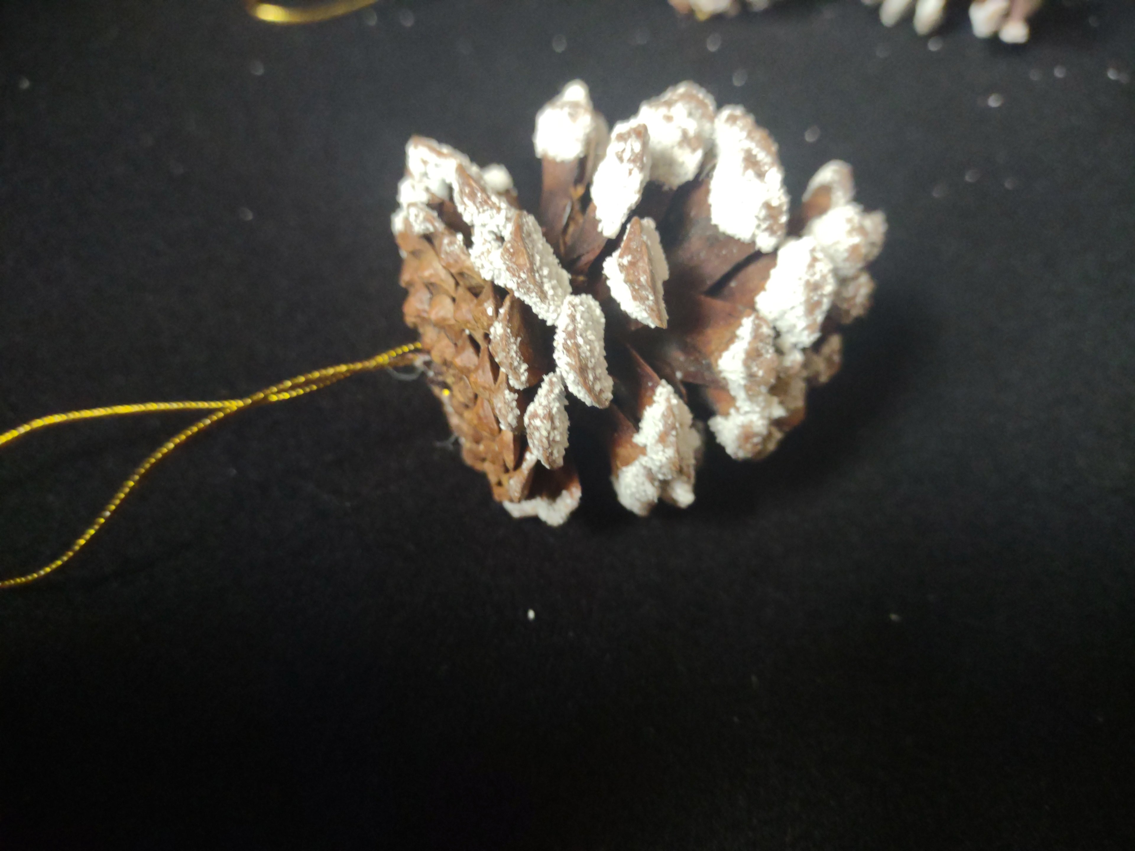 Lot of 12 Pine Cones Christmas Tree Ornament (lot 1683)