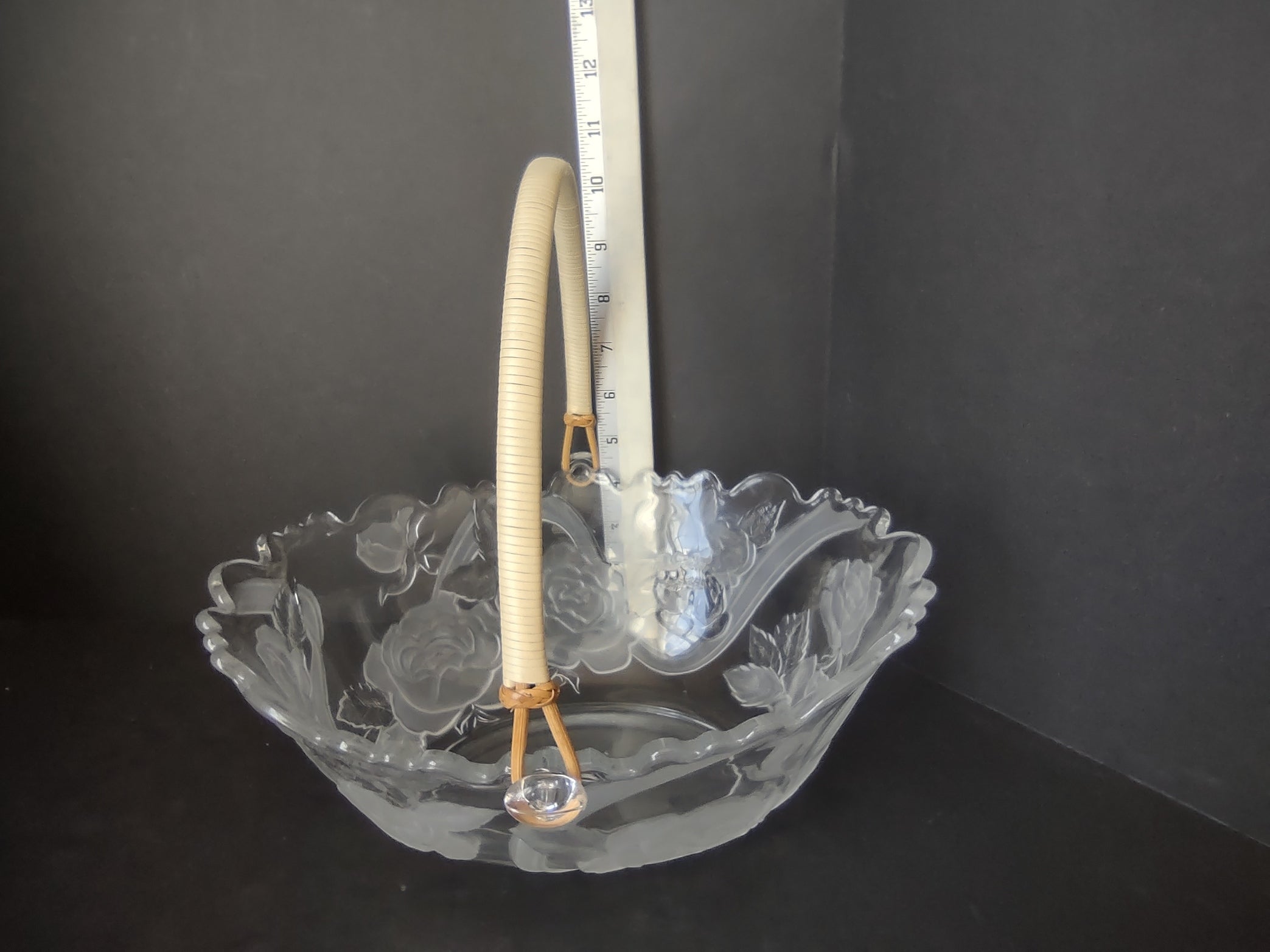 Von Maur Wedding Basket Roses Etched Glass (lot 2663)