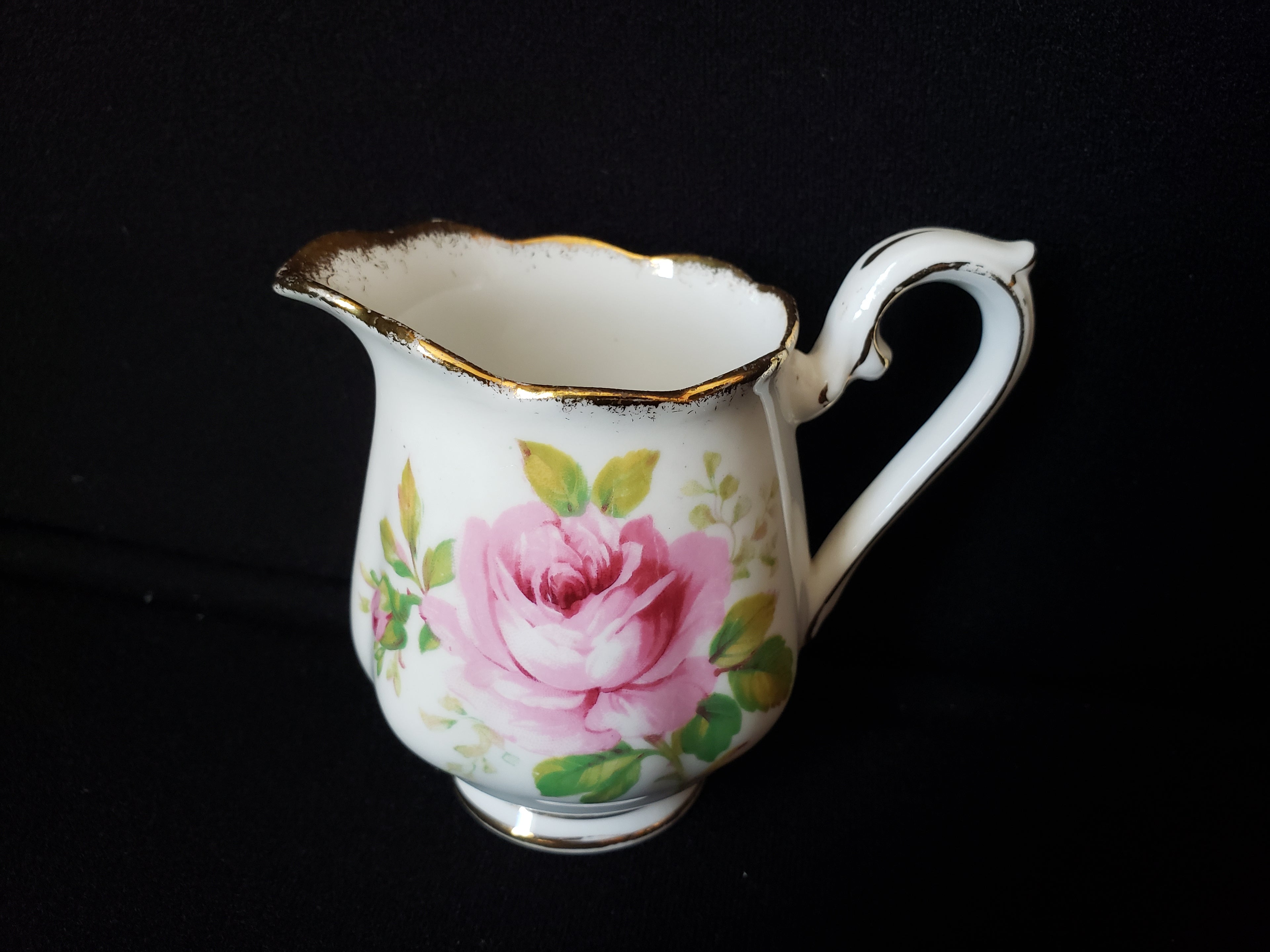 Vintage Royal Albert American Beauty Creamer (lot 2046)
