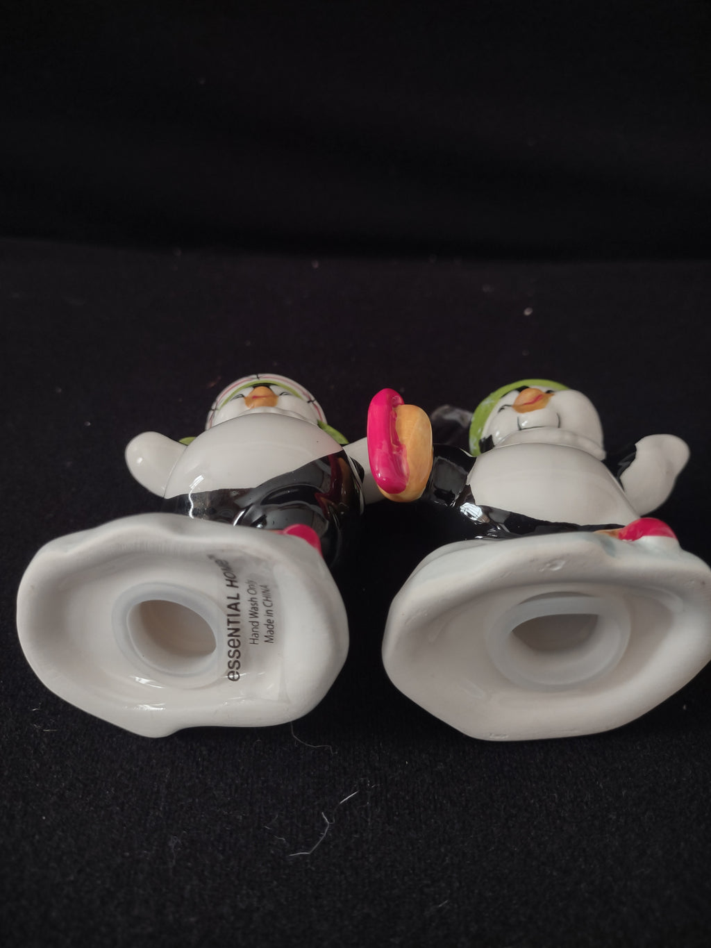 Vintage Christmas Penguins Skates Salt Pepper Set (Lot 4089)