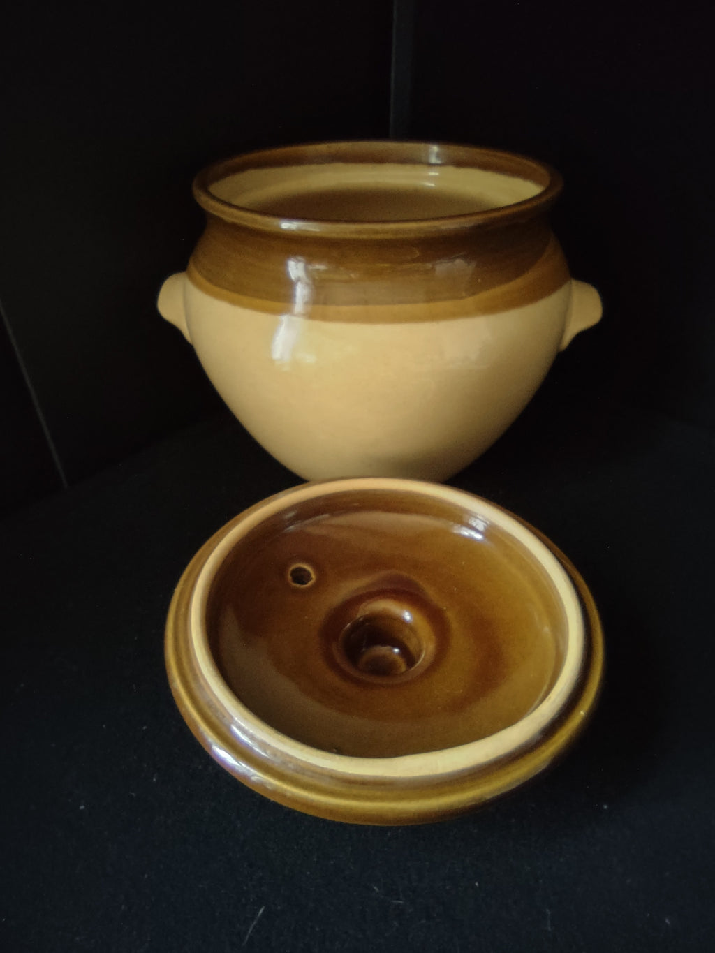 Granville VIntage Bean Pot Pottery with Lid made in England (lot 2774c)