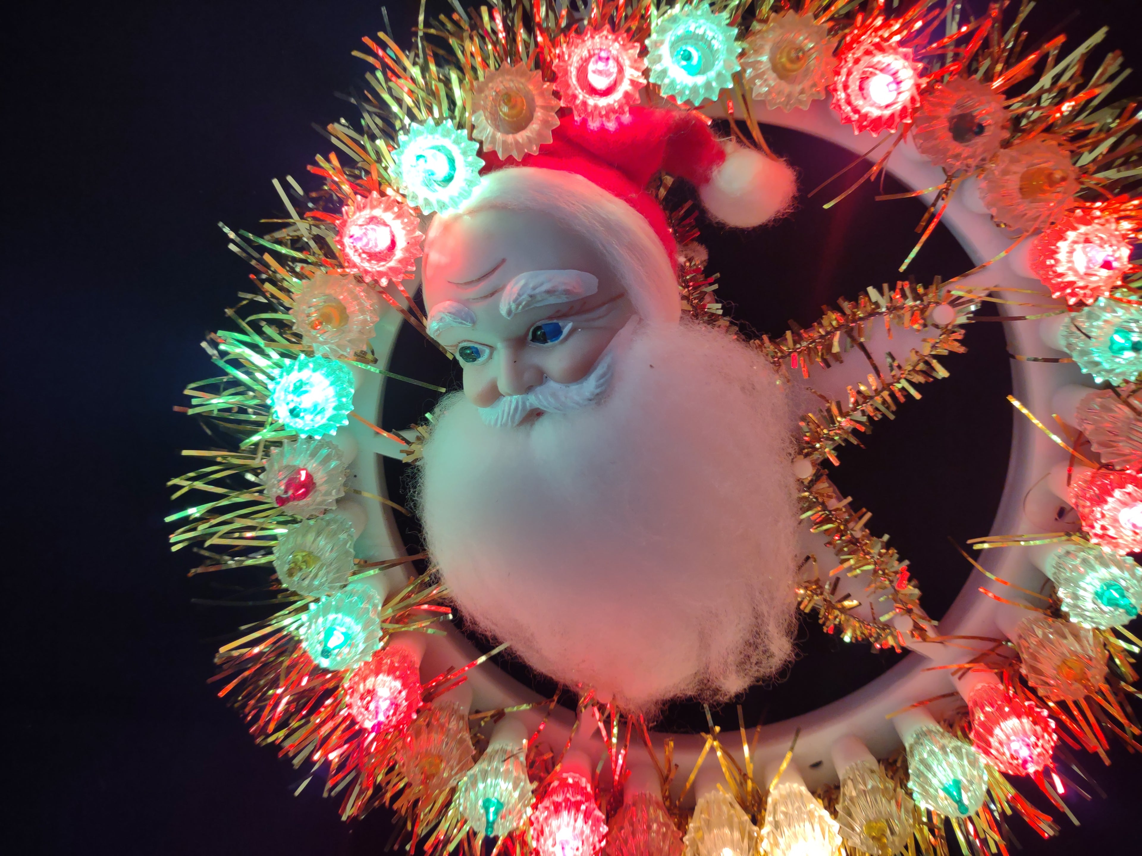 Vintage Christmas Rotating Lite Santa Plaque 30 Rotating Lights 7" (lot 3232)