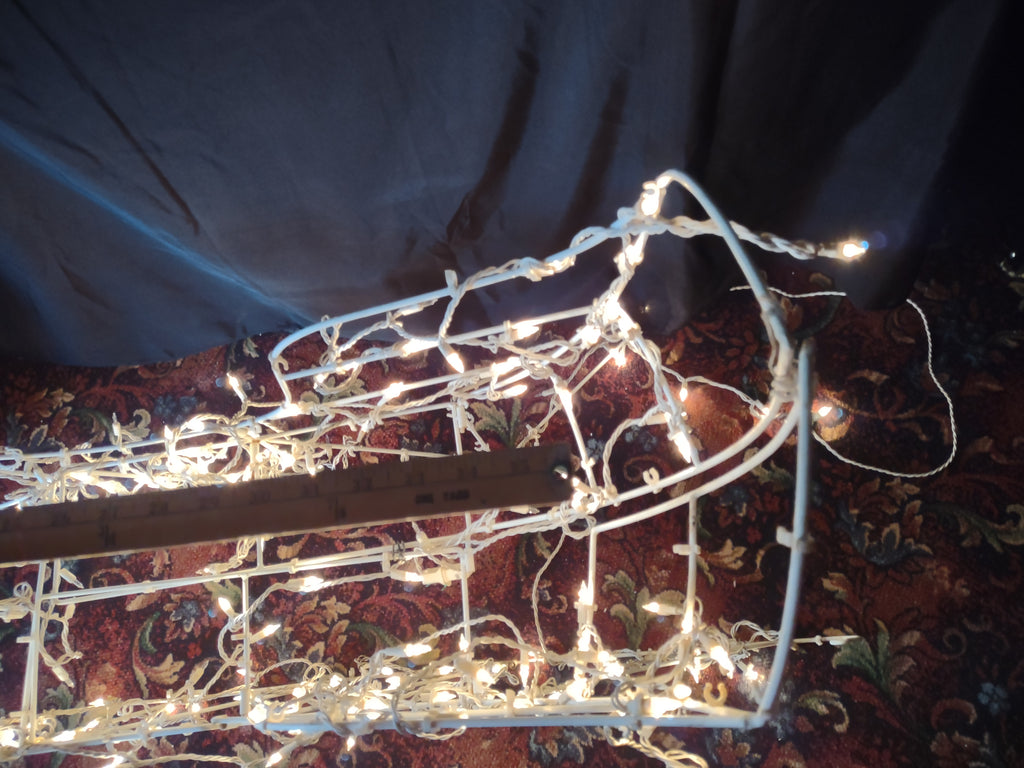 Vintage Christmas Santa Sley White Outdoor MOSTLY Lights Up (lot 3482)