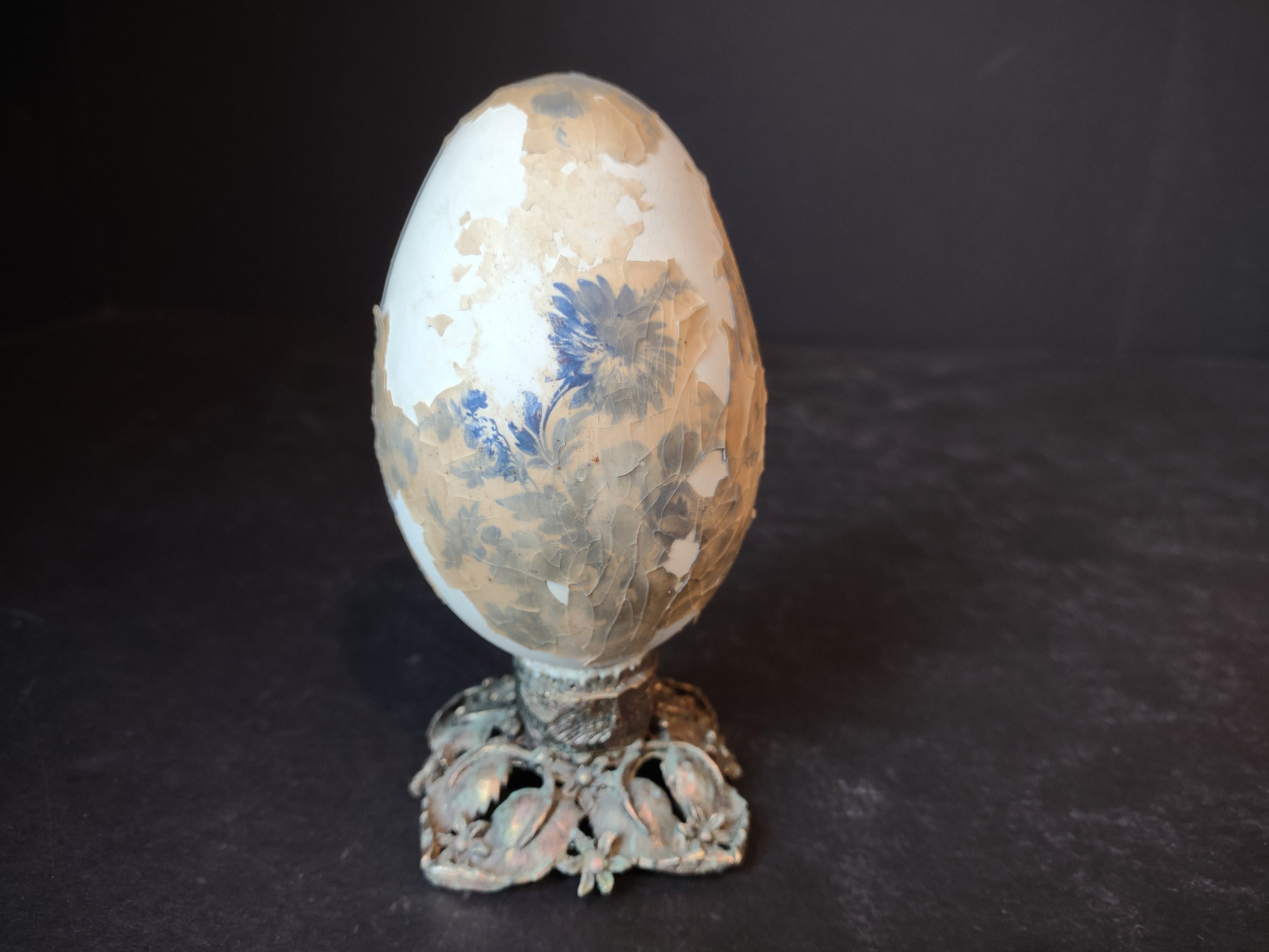 Vintage 4" Easter Egg on Metal Foot Blue Flower Design (lot 5343)