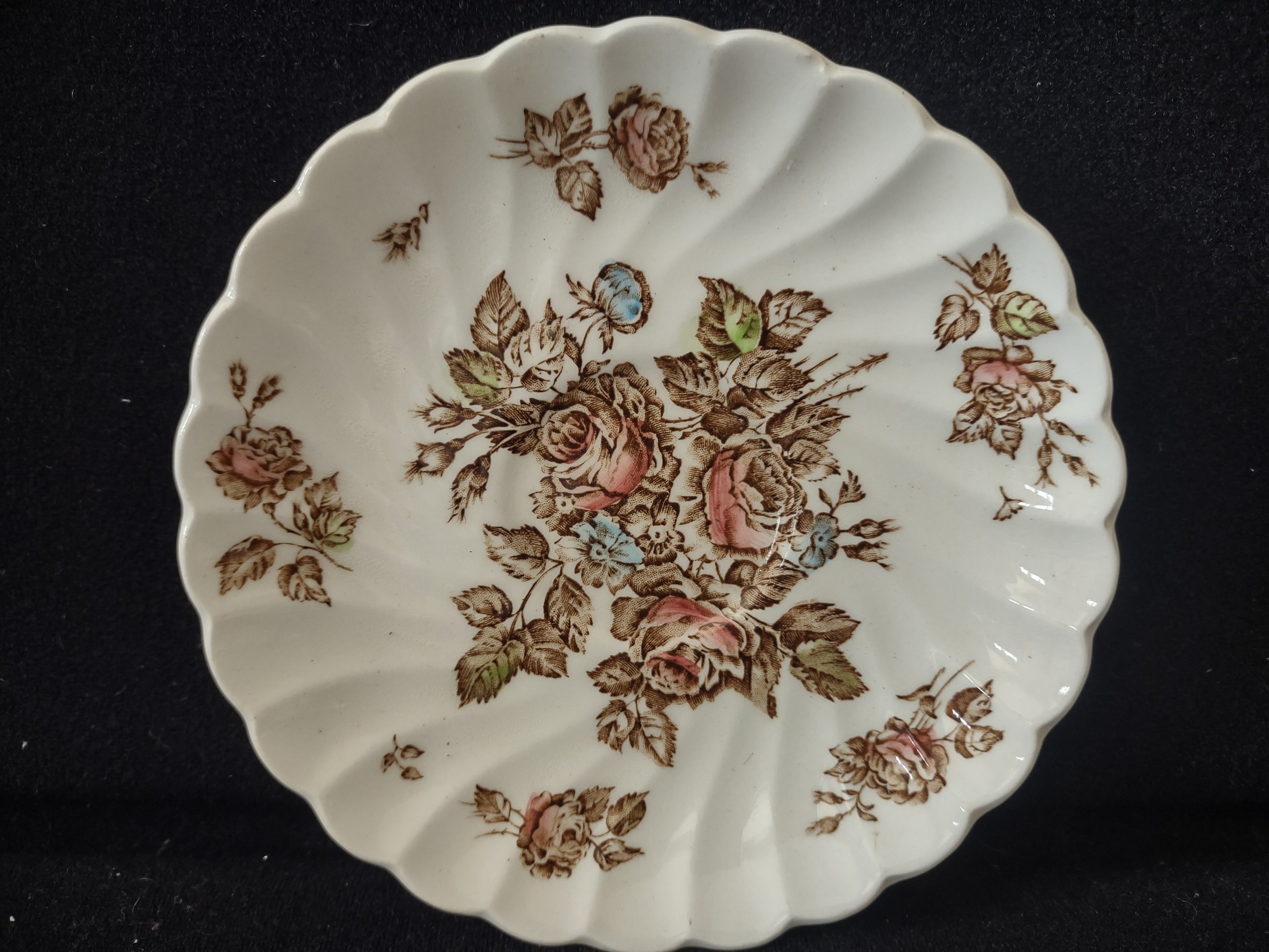 Vintage Johnson Bros England Ironstone Devon Sprays Saucer (lot 5600)