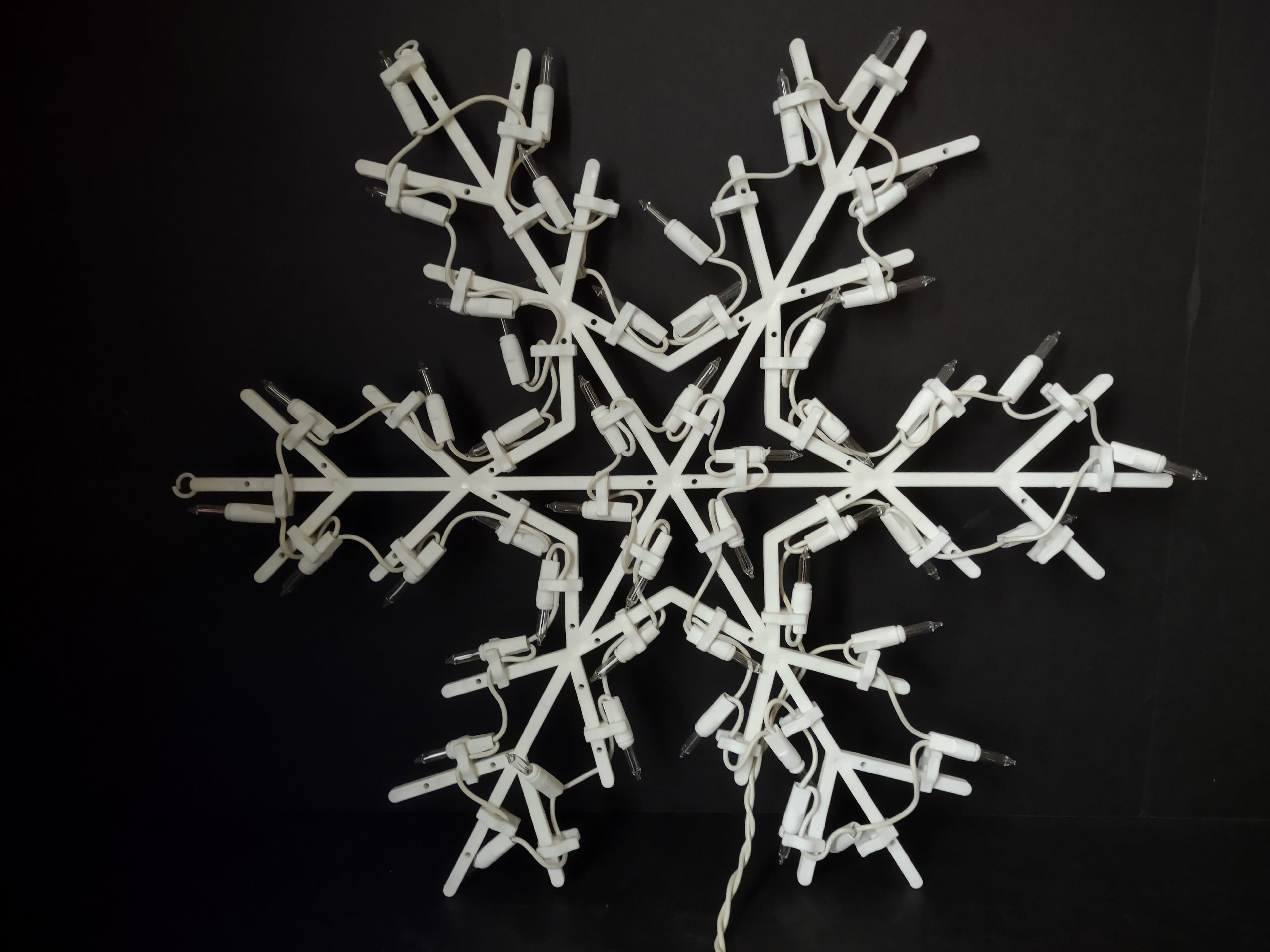 Vintage Ornamental Sculpture Snowflake Light Up Window Tabletop 17" (lot 3388)