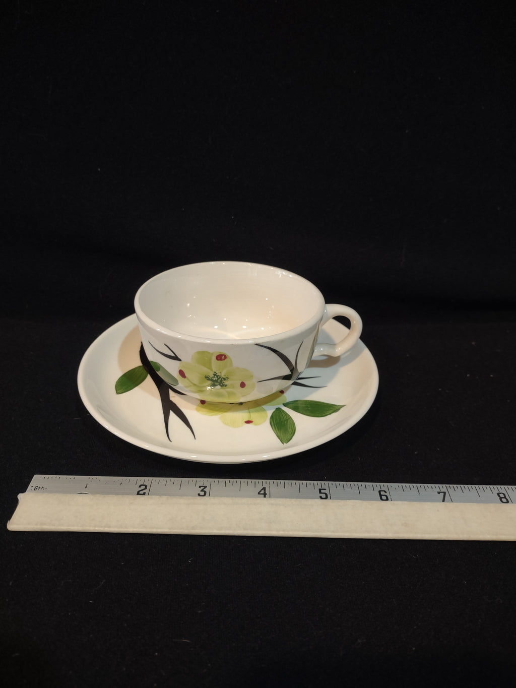 Vintage Dixie Dogwood Pattern Tea Cup Saucer Set Of 4 (Lot 4257)