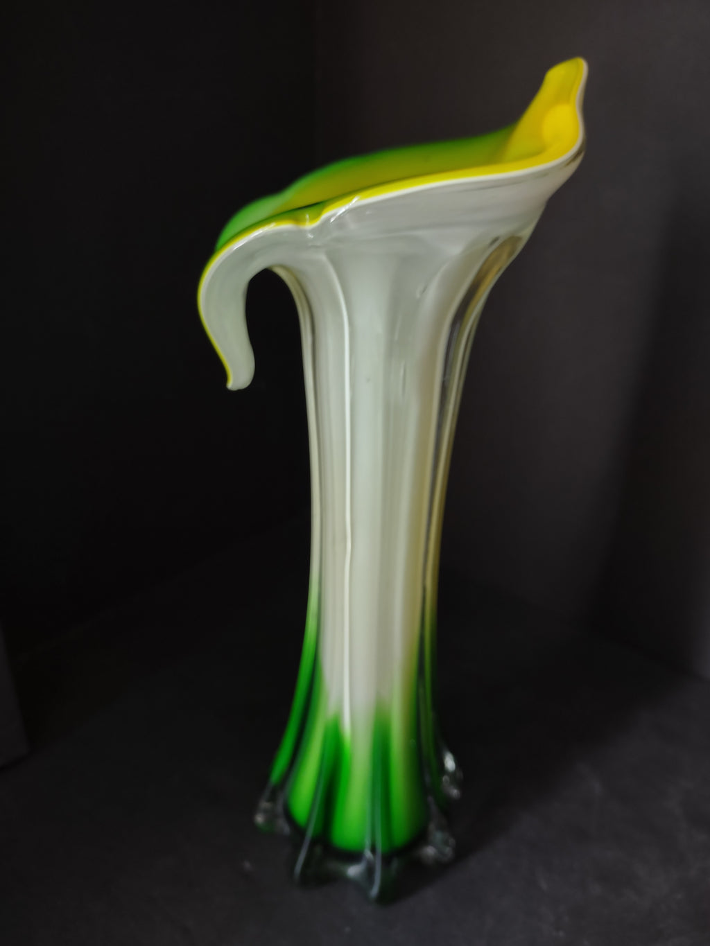 Vintage Handblown Jack in Pulpit Bud Vase Calla Lily Green IMPERFECT (lot 3248)