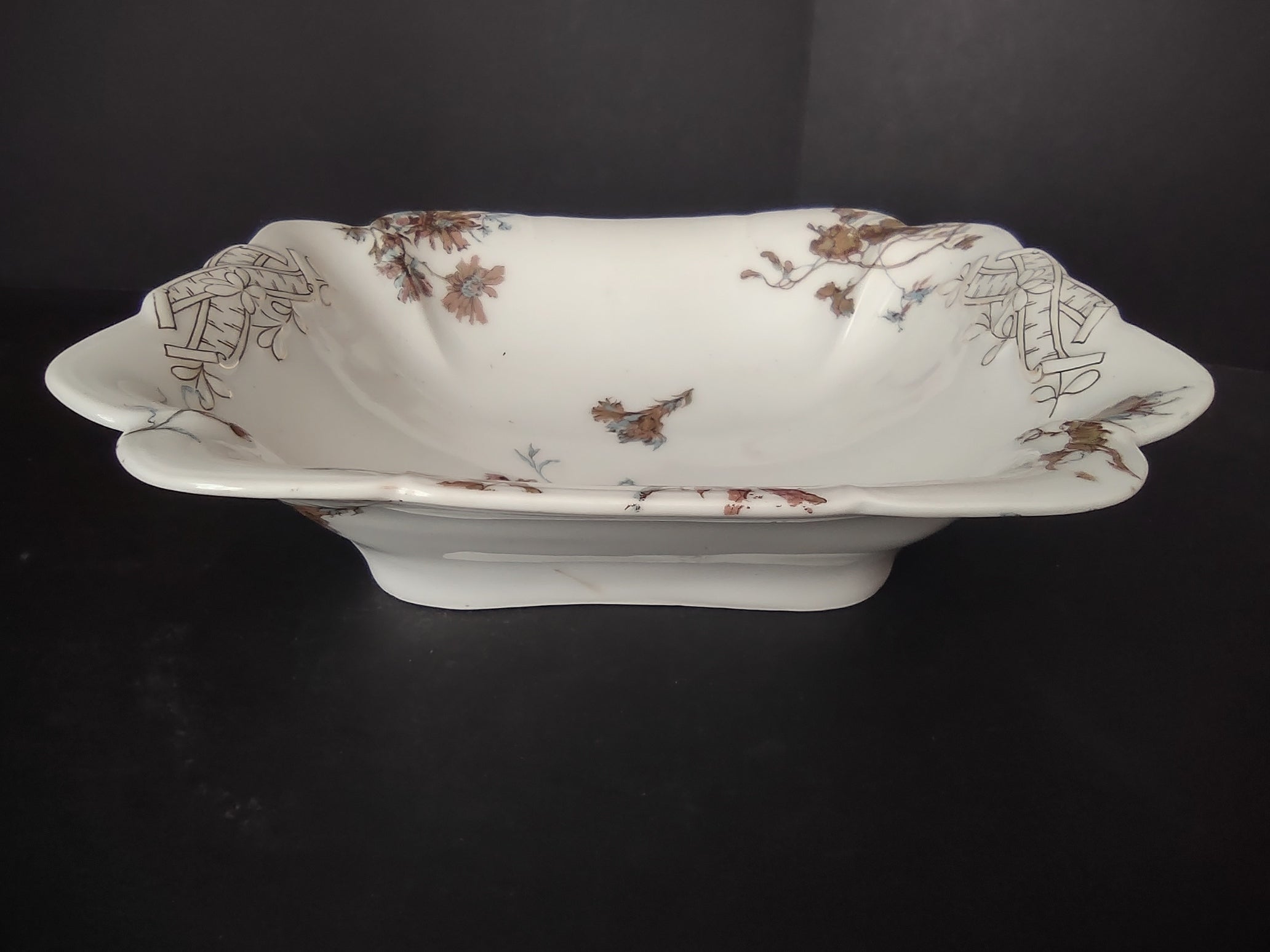 Depose Haviland Limoges Blue Flower Serving Bowl (lot 962)
