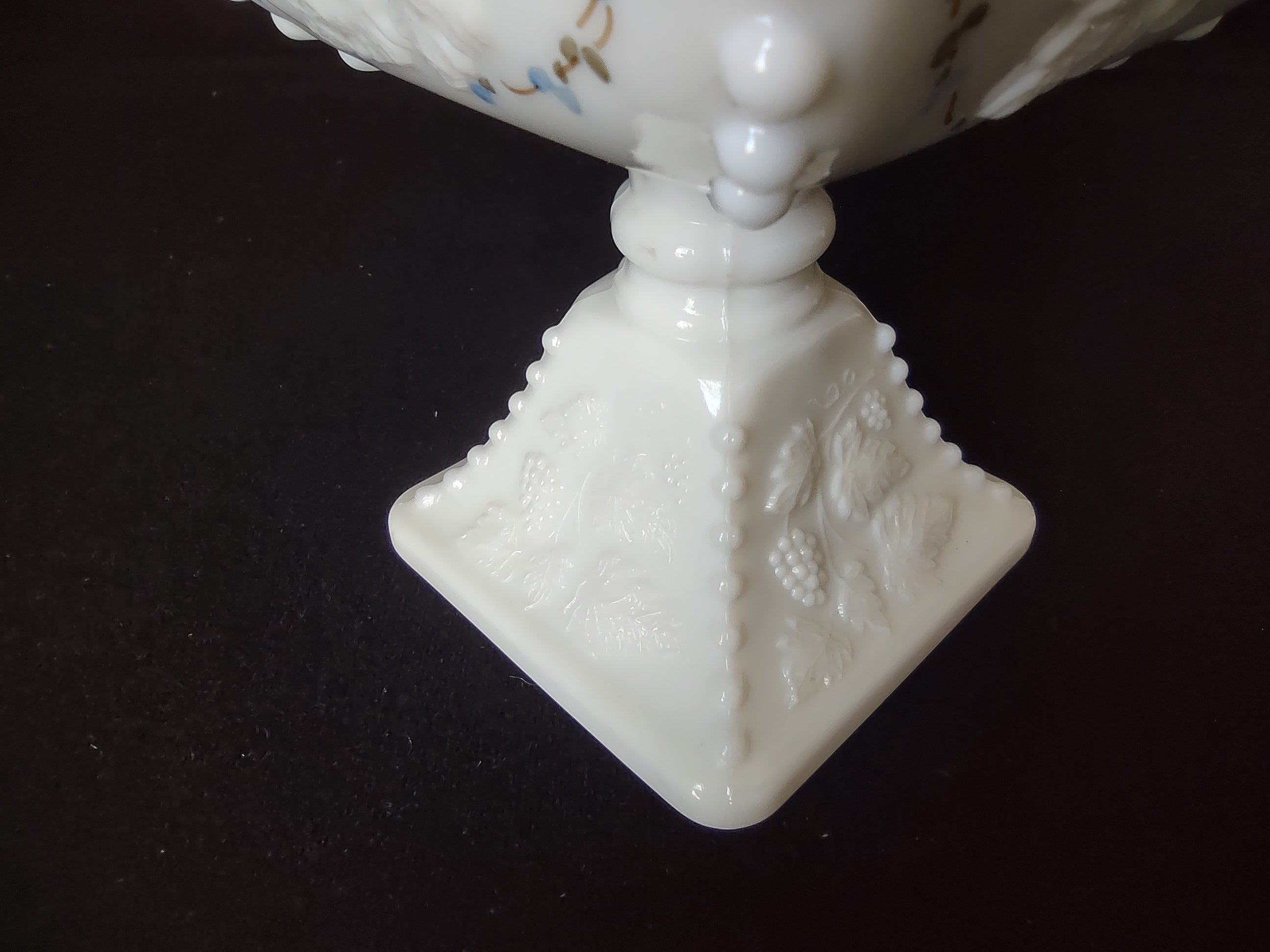 Vintage Westmoreland Milk Glass Vase Grapes Roses Bows (lot 2669c)