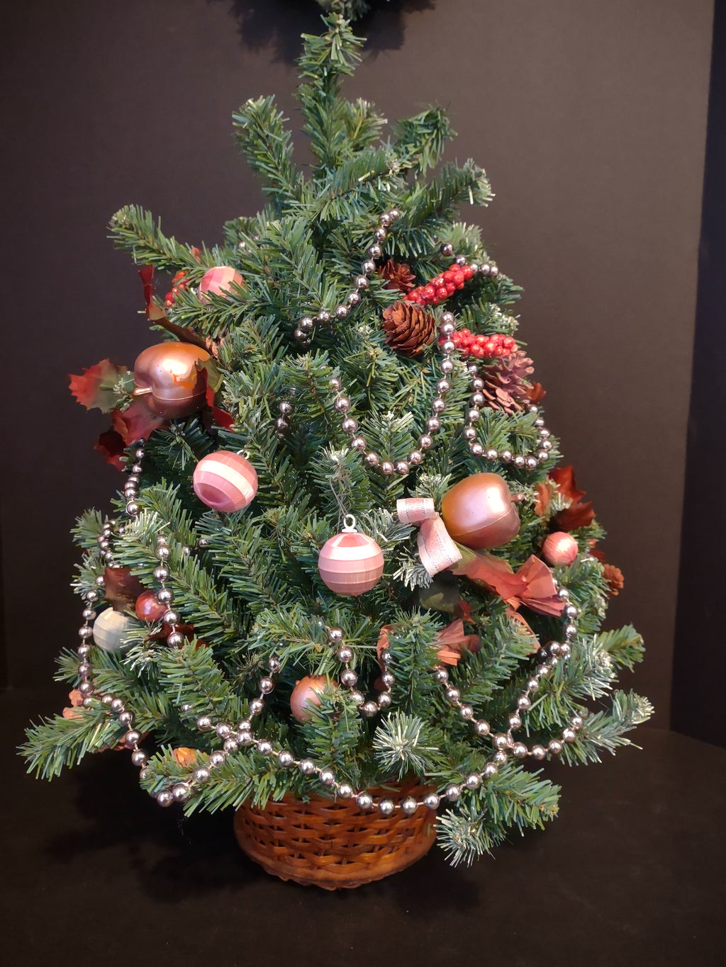 Christmas Artificial Small Tree 20" and Wreath 9" Victorian Pink Decor (lot 1242