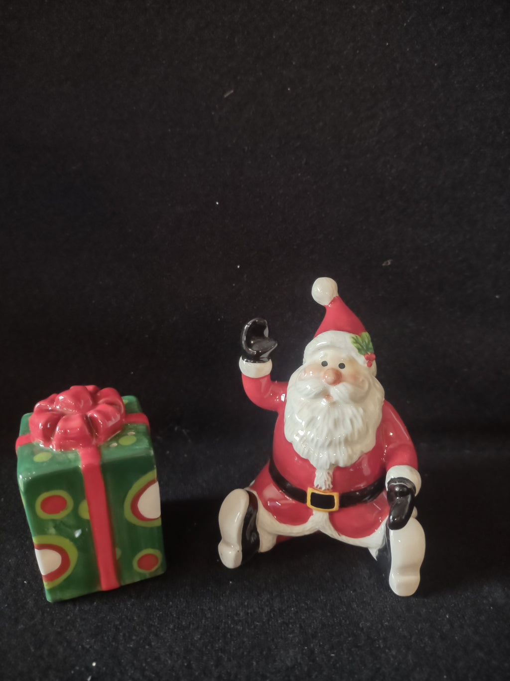 Vintage Christmas Fitz Floyd Santa Claus Present Salt Pepper Shaker (Lot 4677)