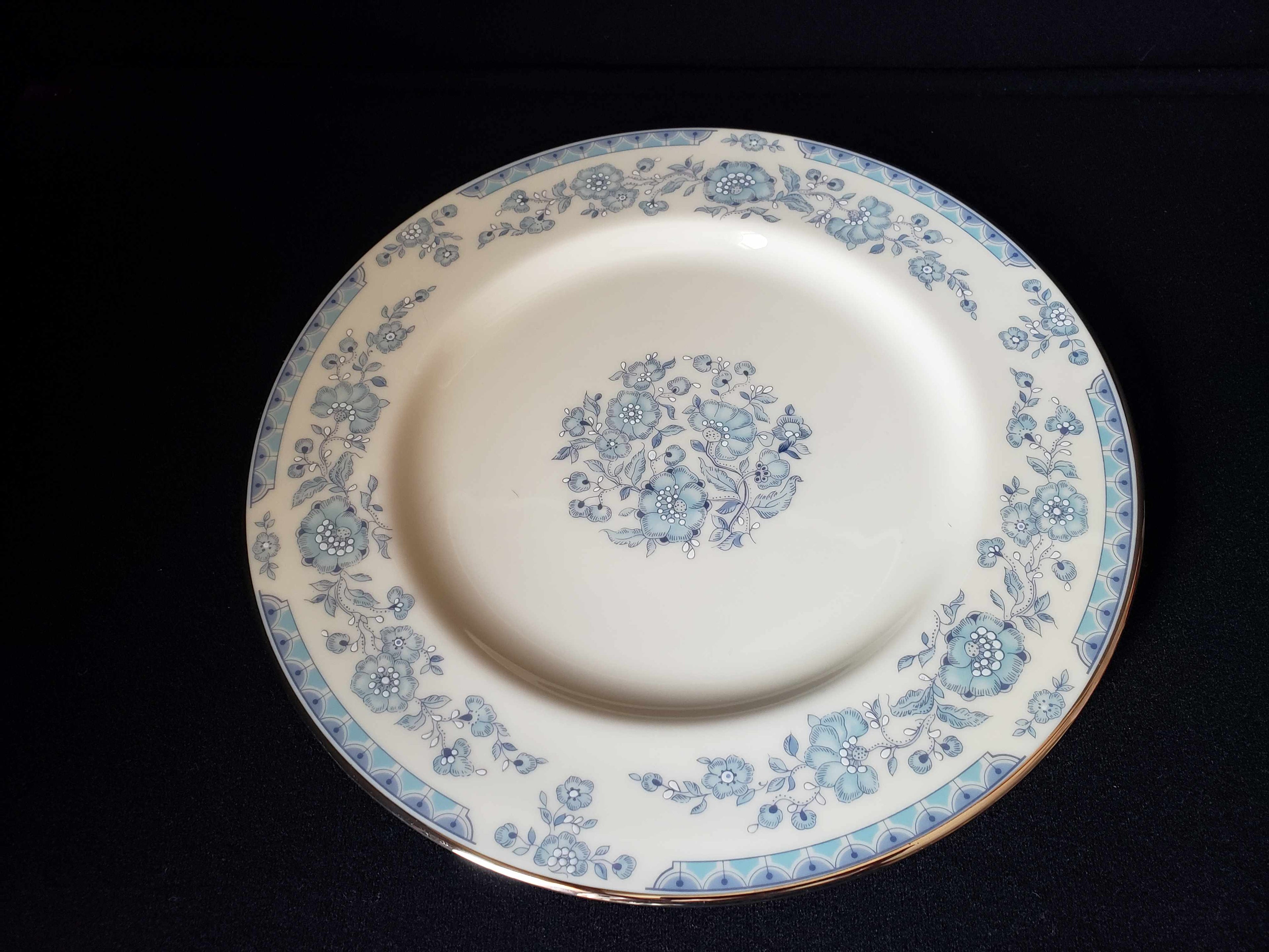 Vintage Lenox Flourish H-521 Gold Trim Dinner Plate 10-1/2" (lot 1910)