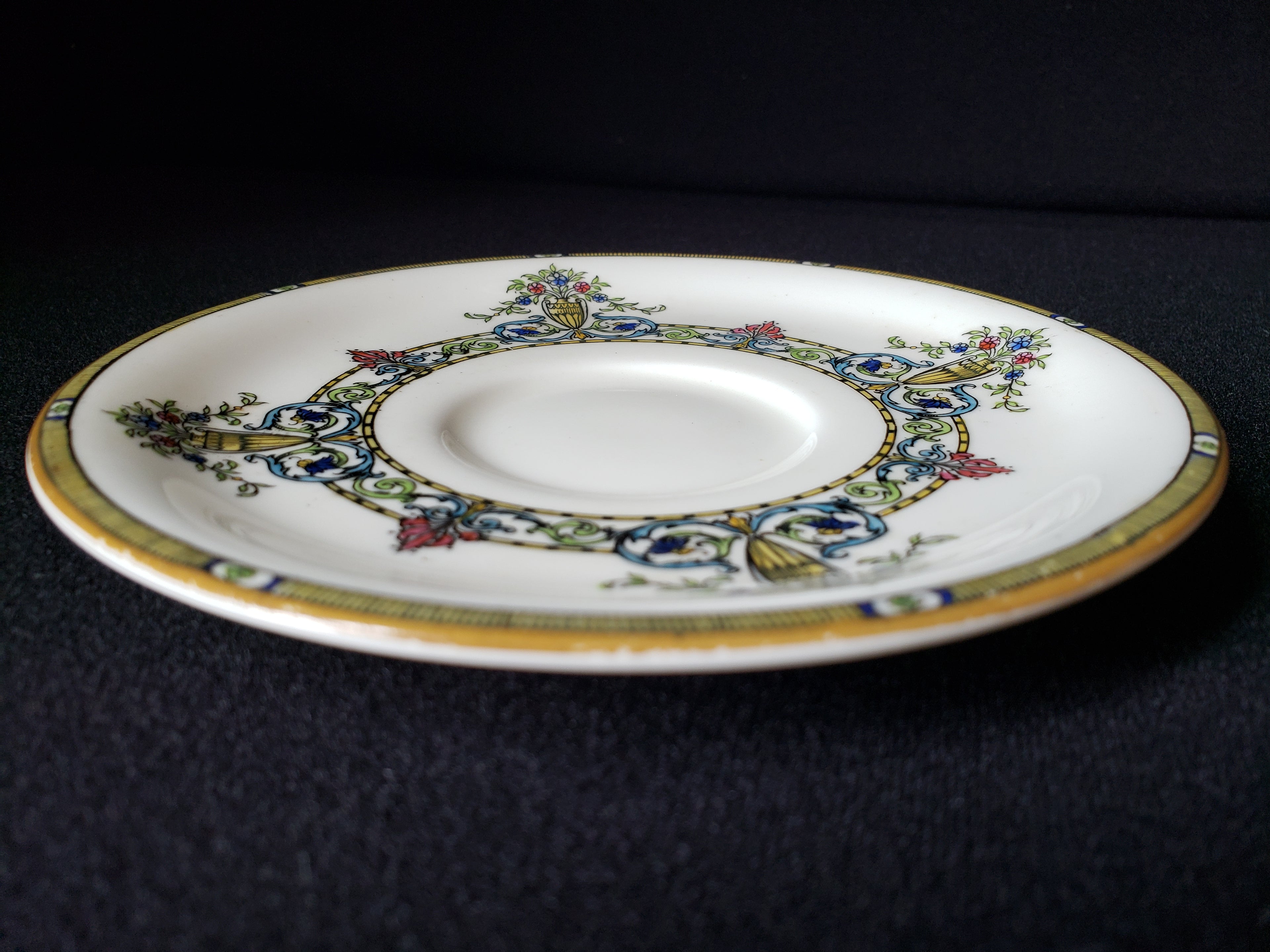 Vintage Royal Worcester Doncaster Saucer ONLY (lot 2078)