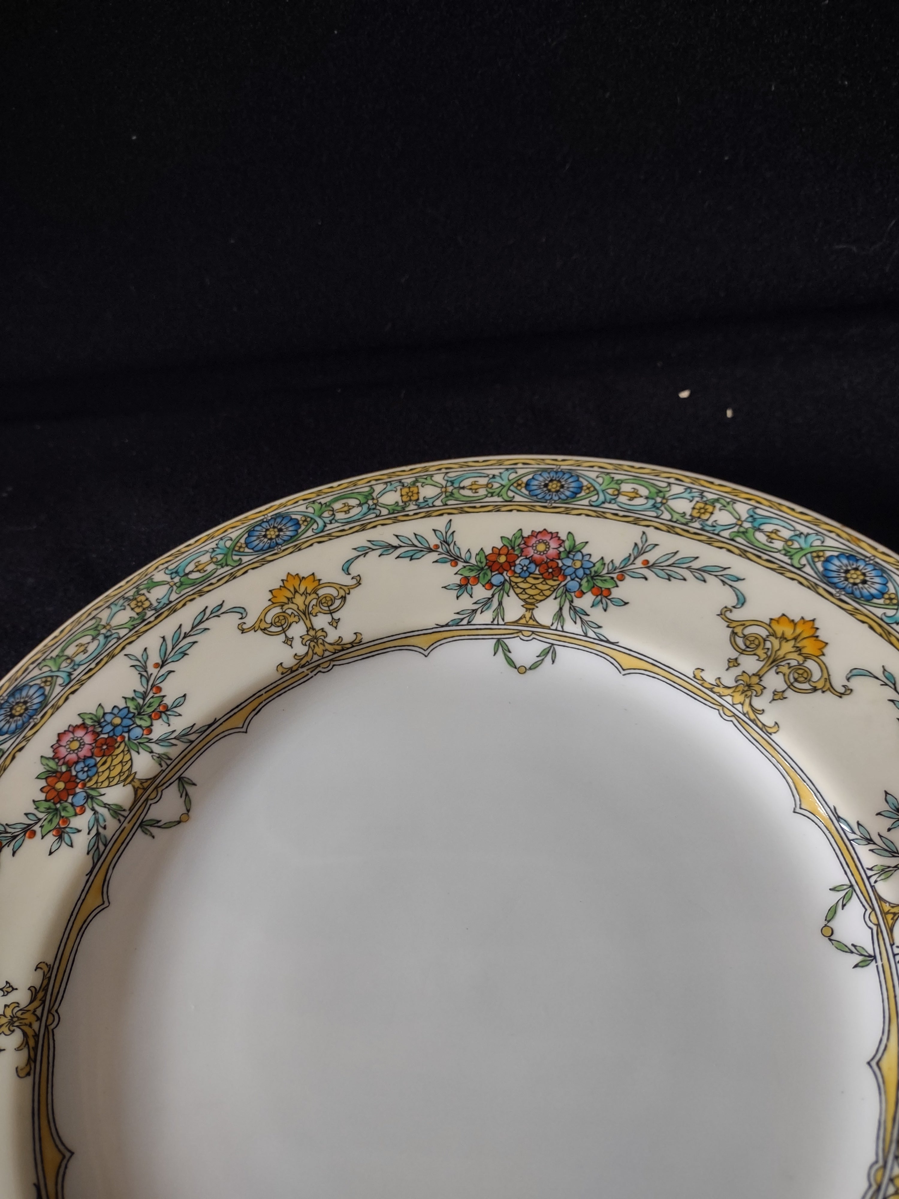 Vintage Minton Dinner Plate Bone China Floral Vase Green Scroll H3649 (Lot 5447)