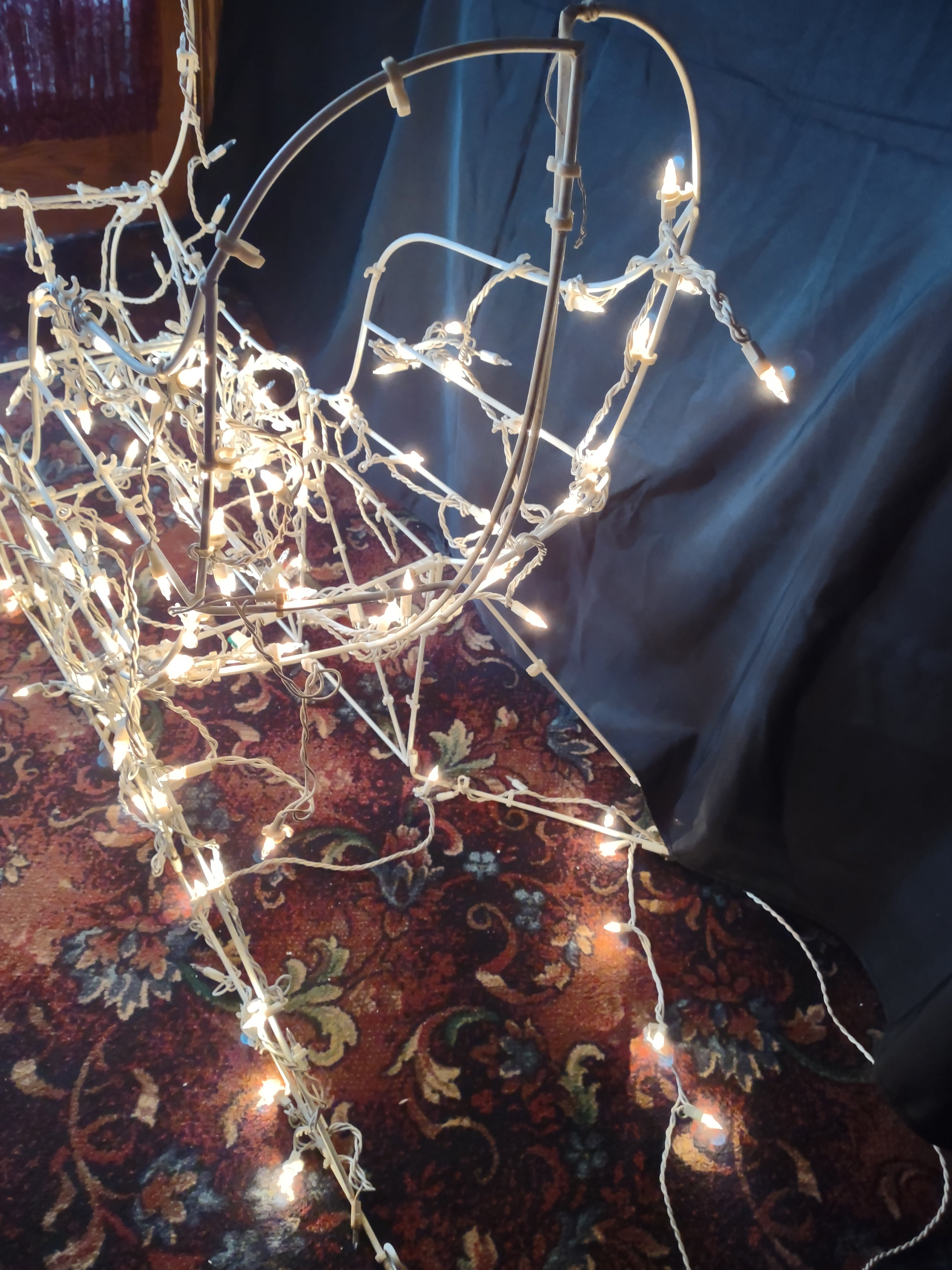 Vintage Christmas Santa Sley White Outdoor MOSTLY Lights Up (lot 3482)