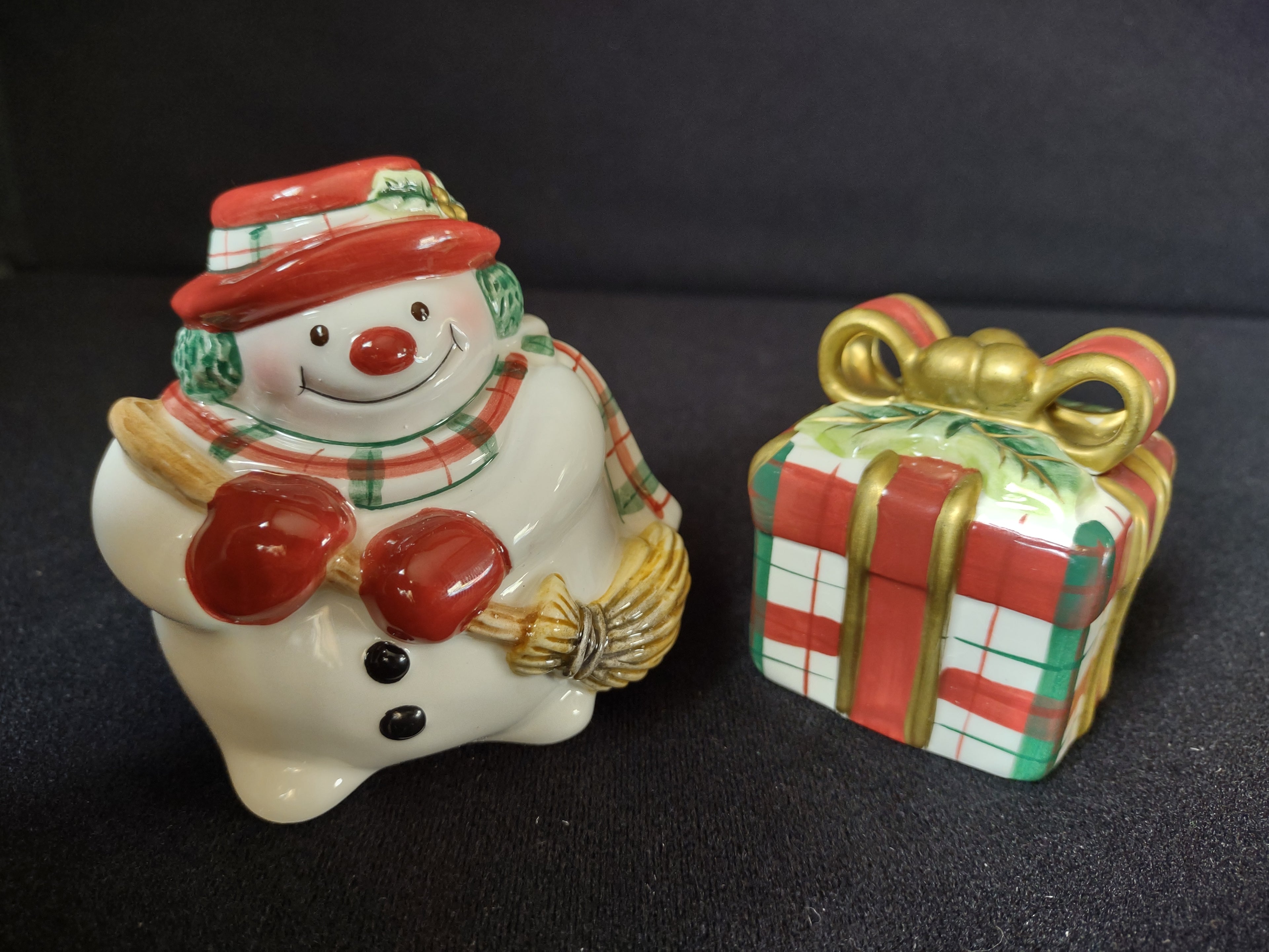 Fitz and Floyd Christmas Salt and Pepper Plaid Snowman Shakers (lot 1521)