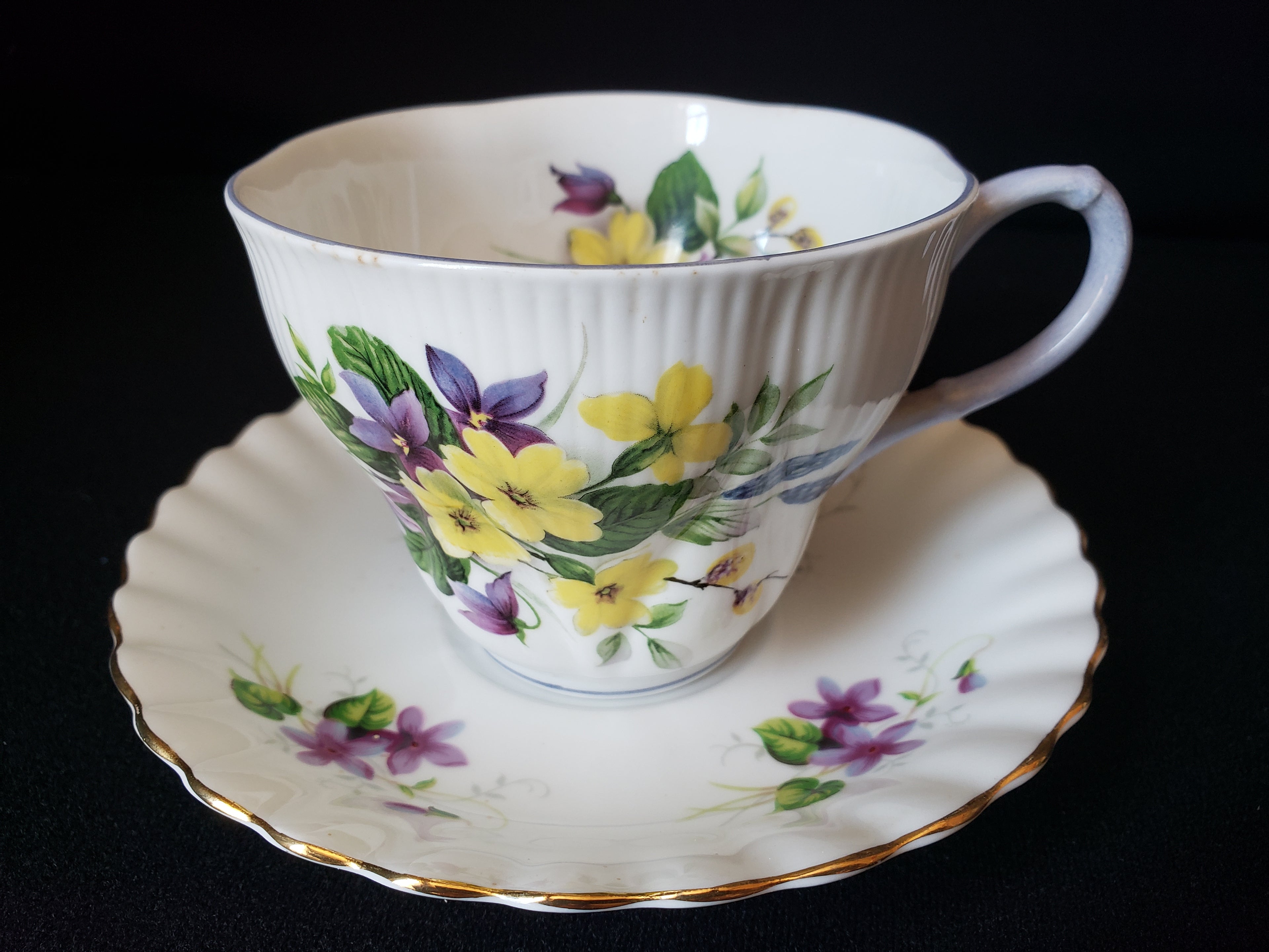Royal Albert Tea up with Saucer Violets (lot 2032)